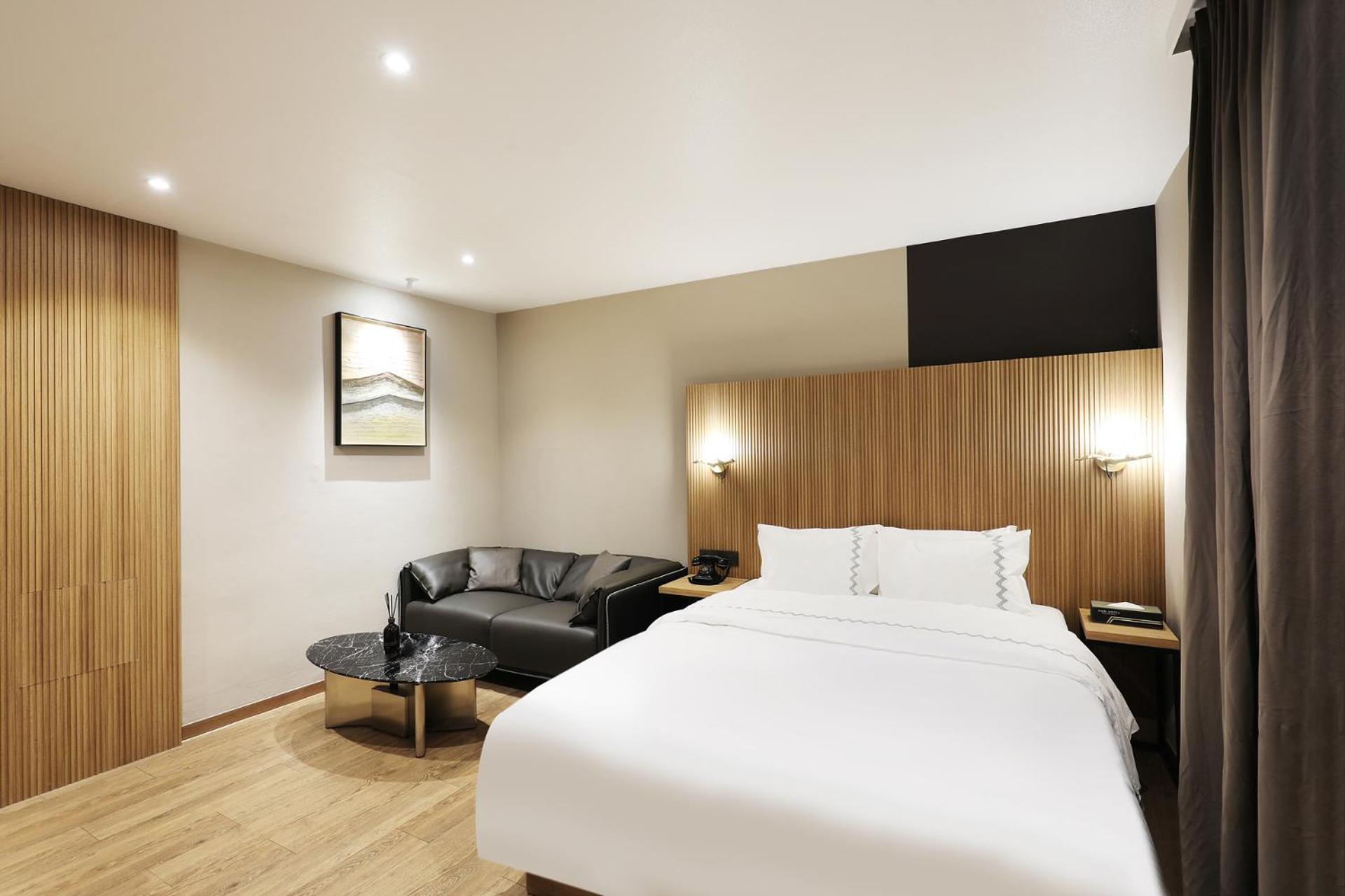Double Room - Photo 5