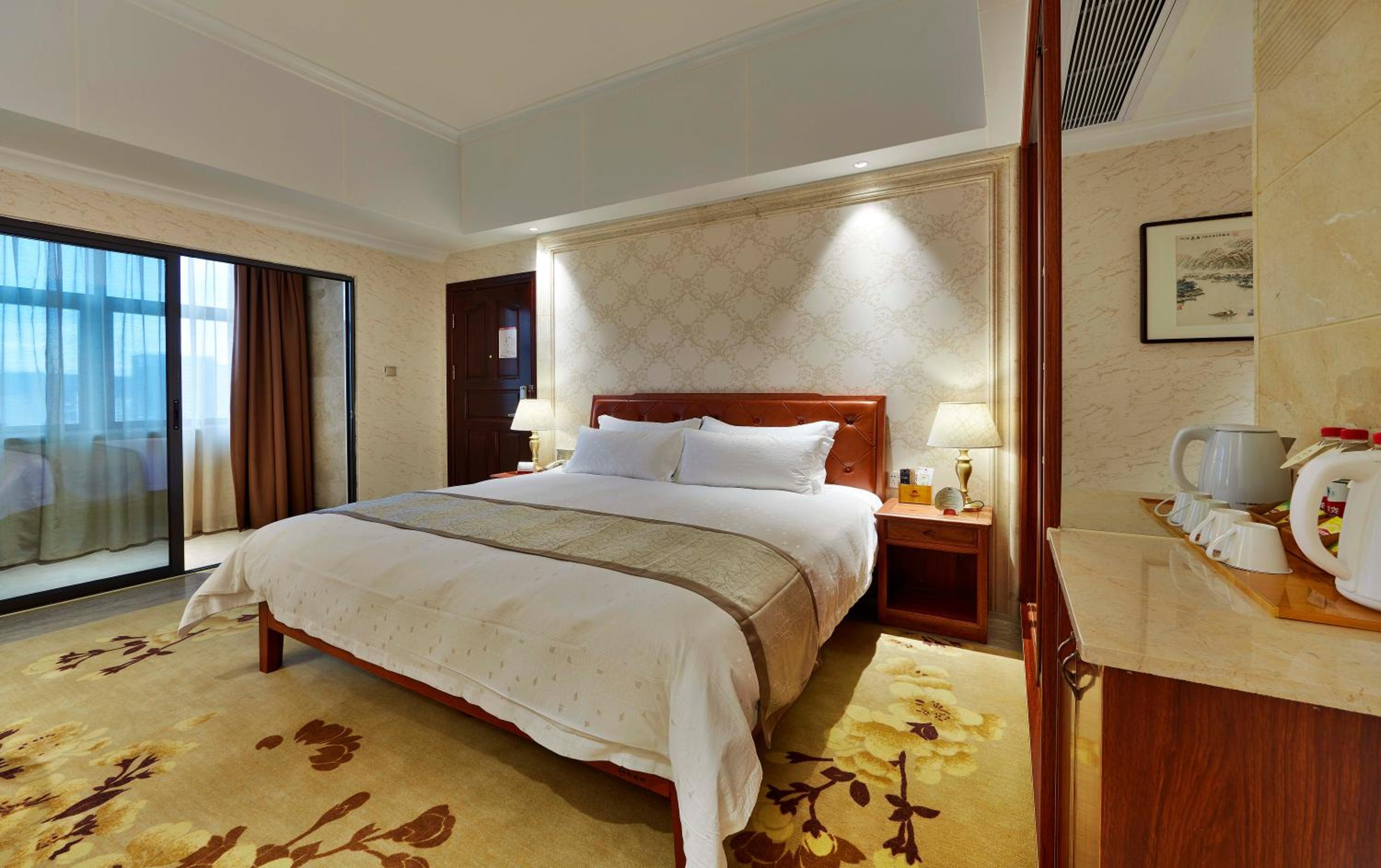 Deluxe Family Suite