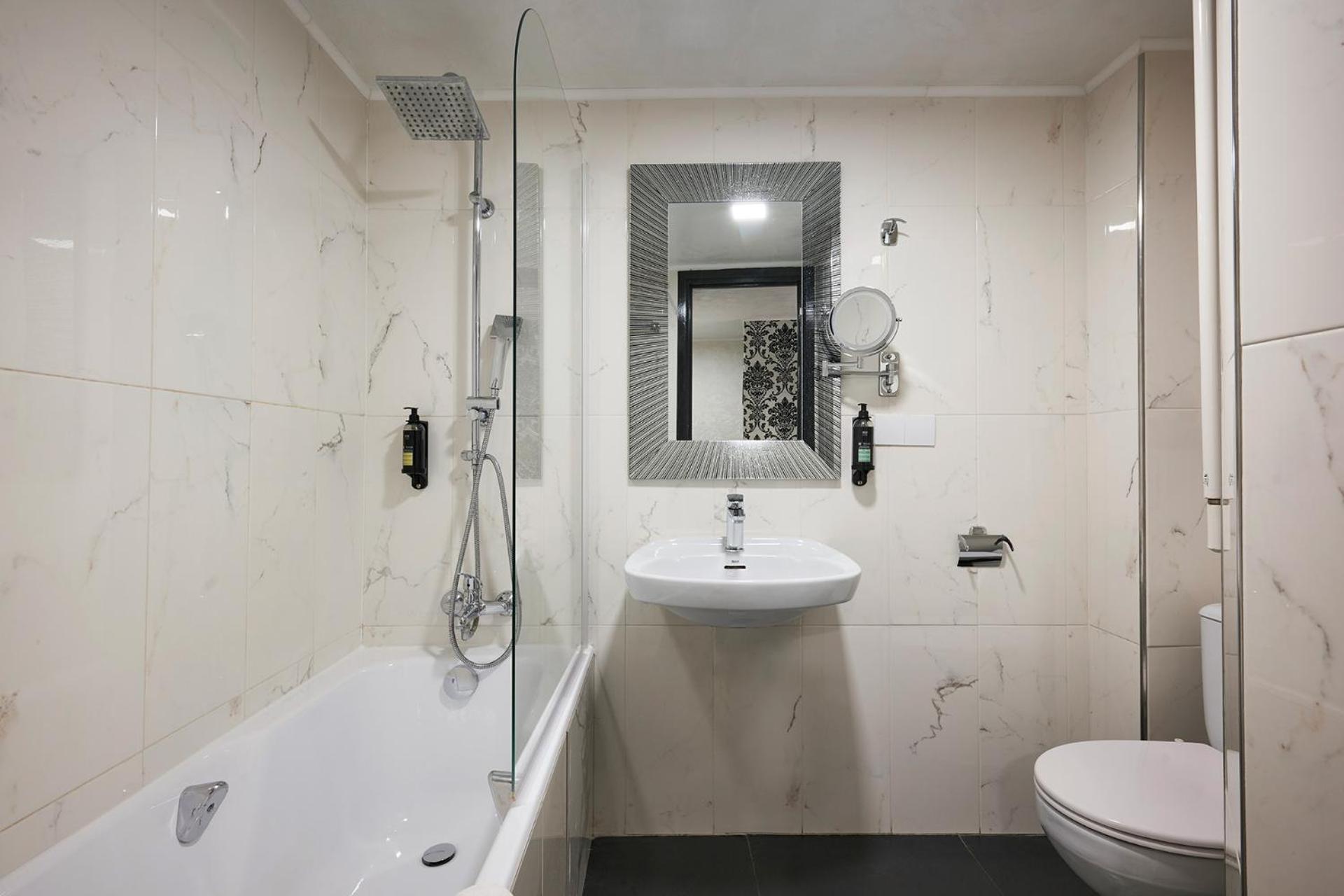 Double Room - Photo 6