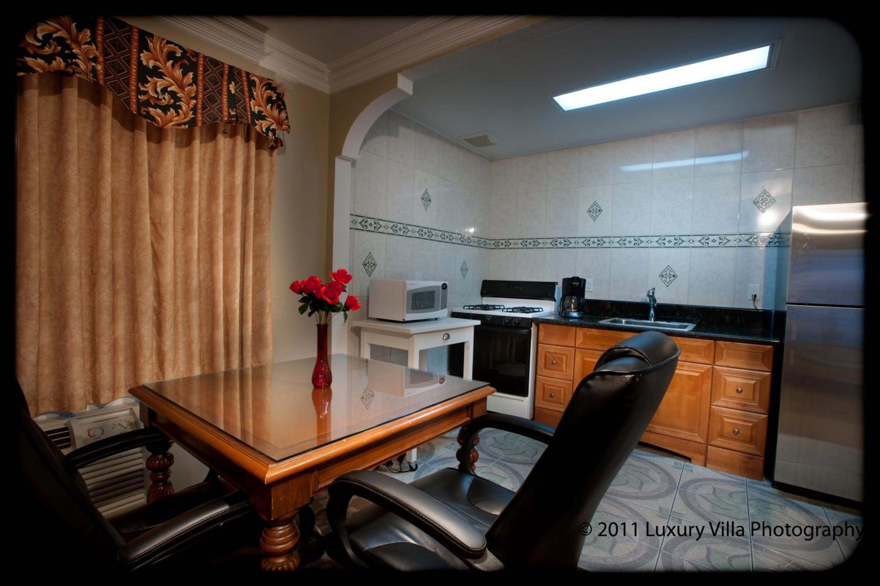 Suite with Spa Bath and Full Kitchen photo 2