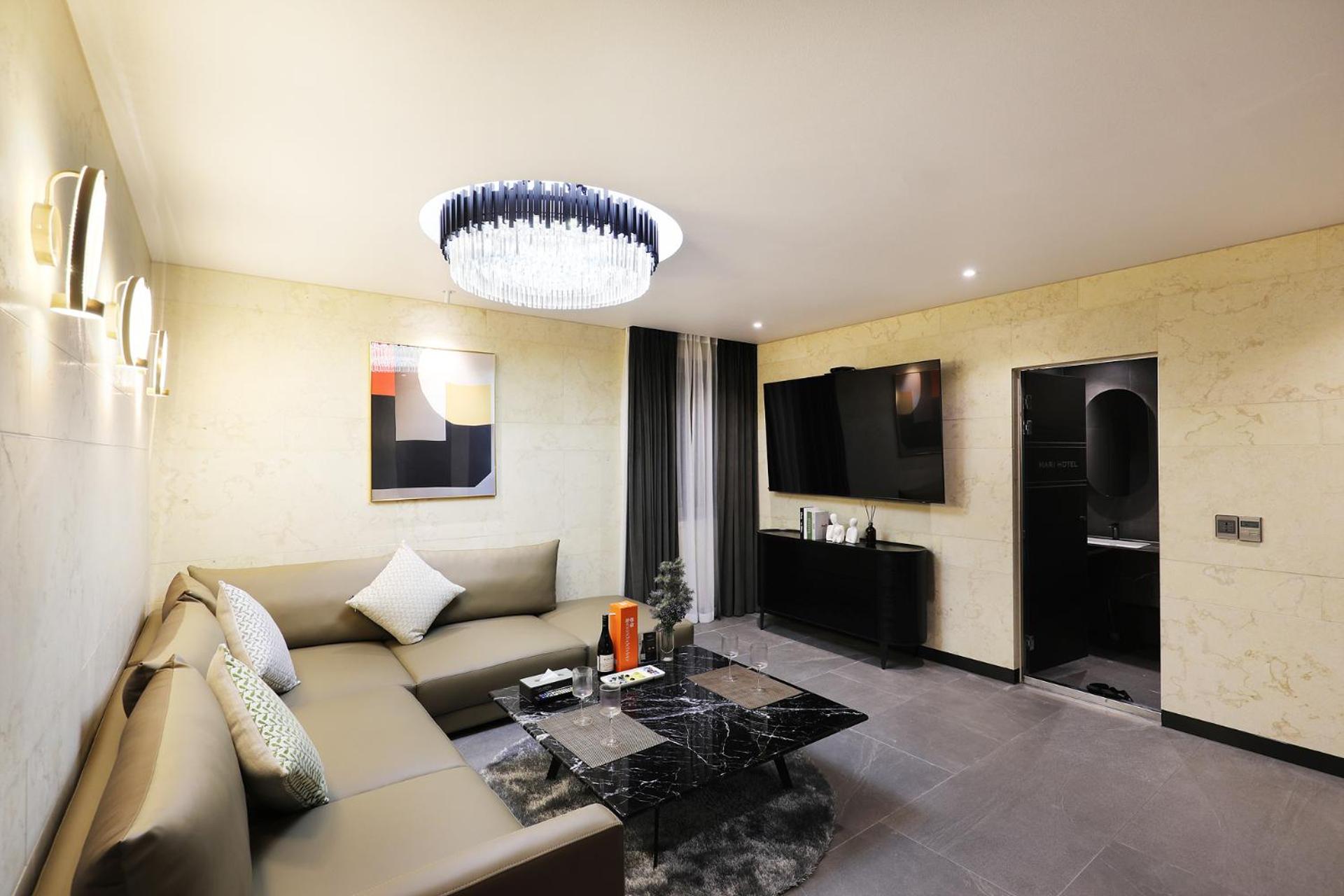 Suite - Photo 4