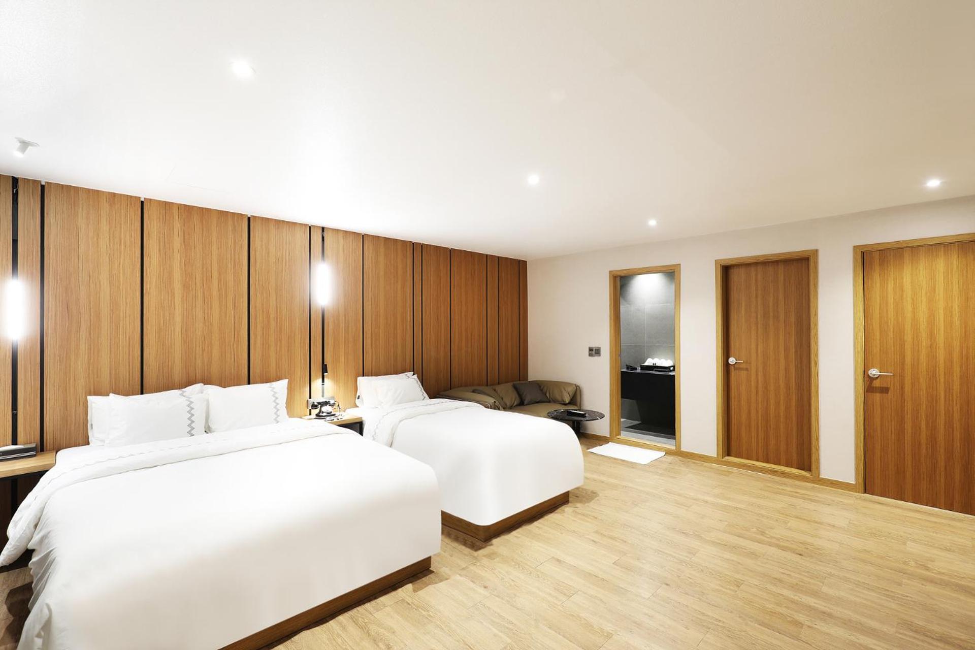 Deluxe Twin Room - Photo 3