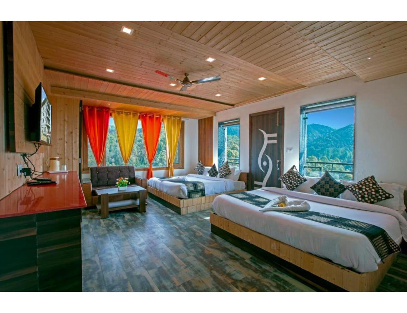 Family Room photo 3