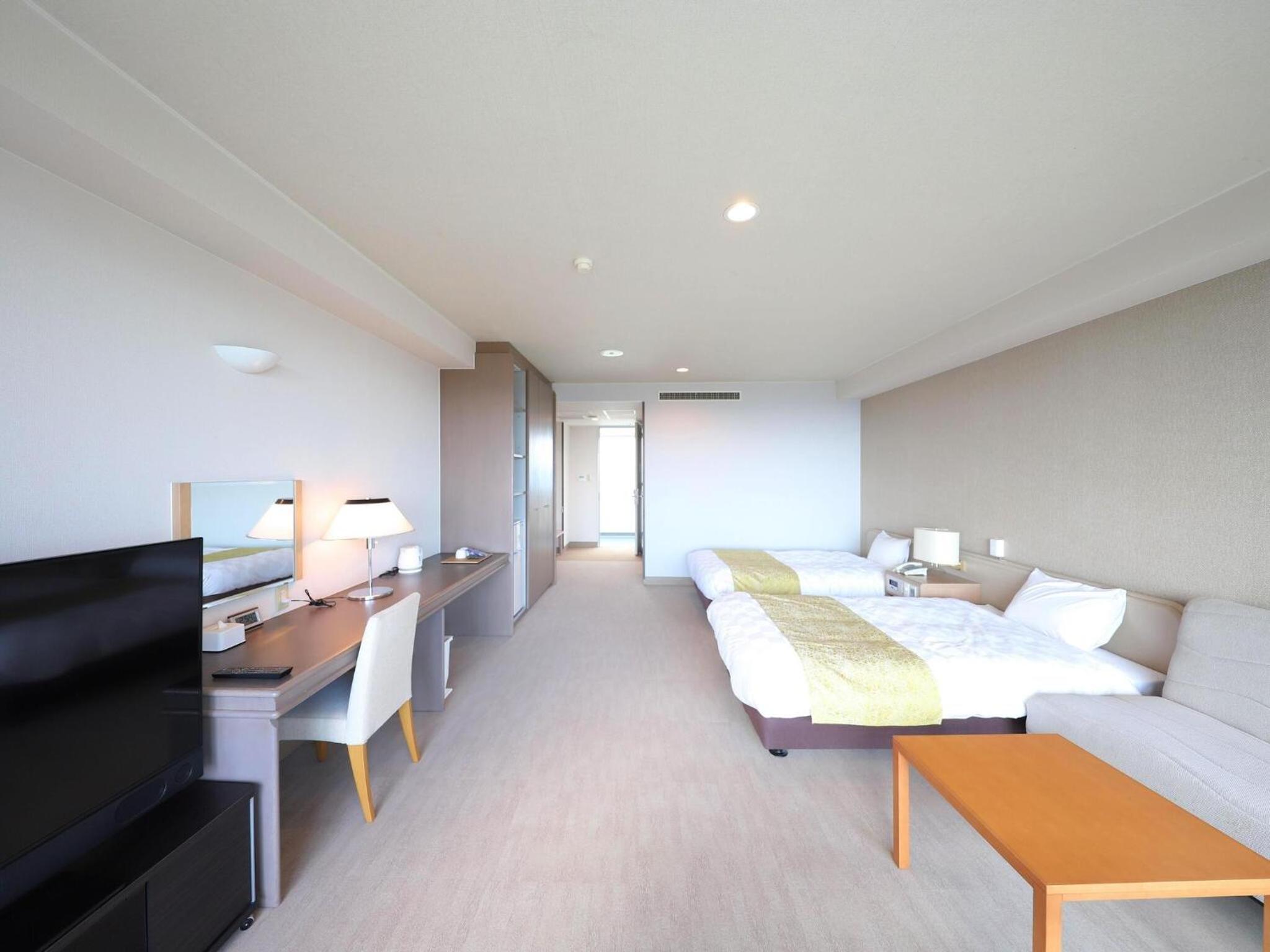 Standard Twin Room with Ocean View
