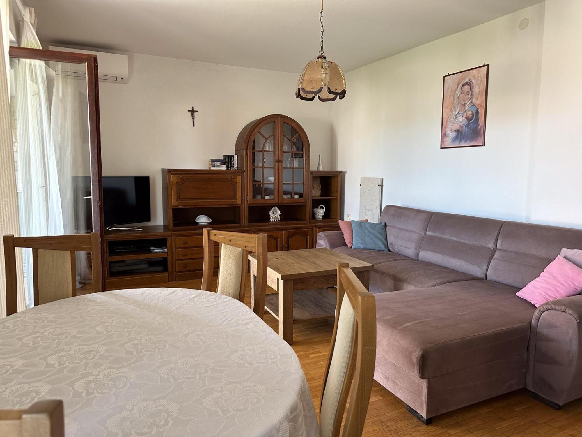 Apartment with Garden View