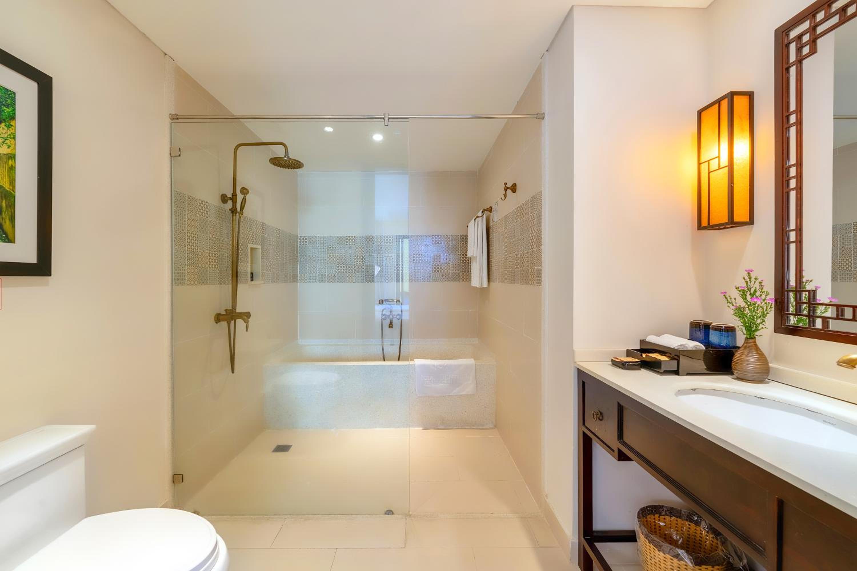 Family Two-Bedroom with Large Balcony - Photo 7