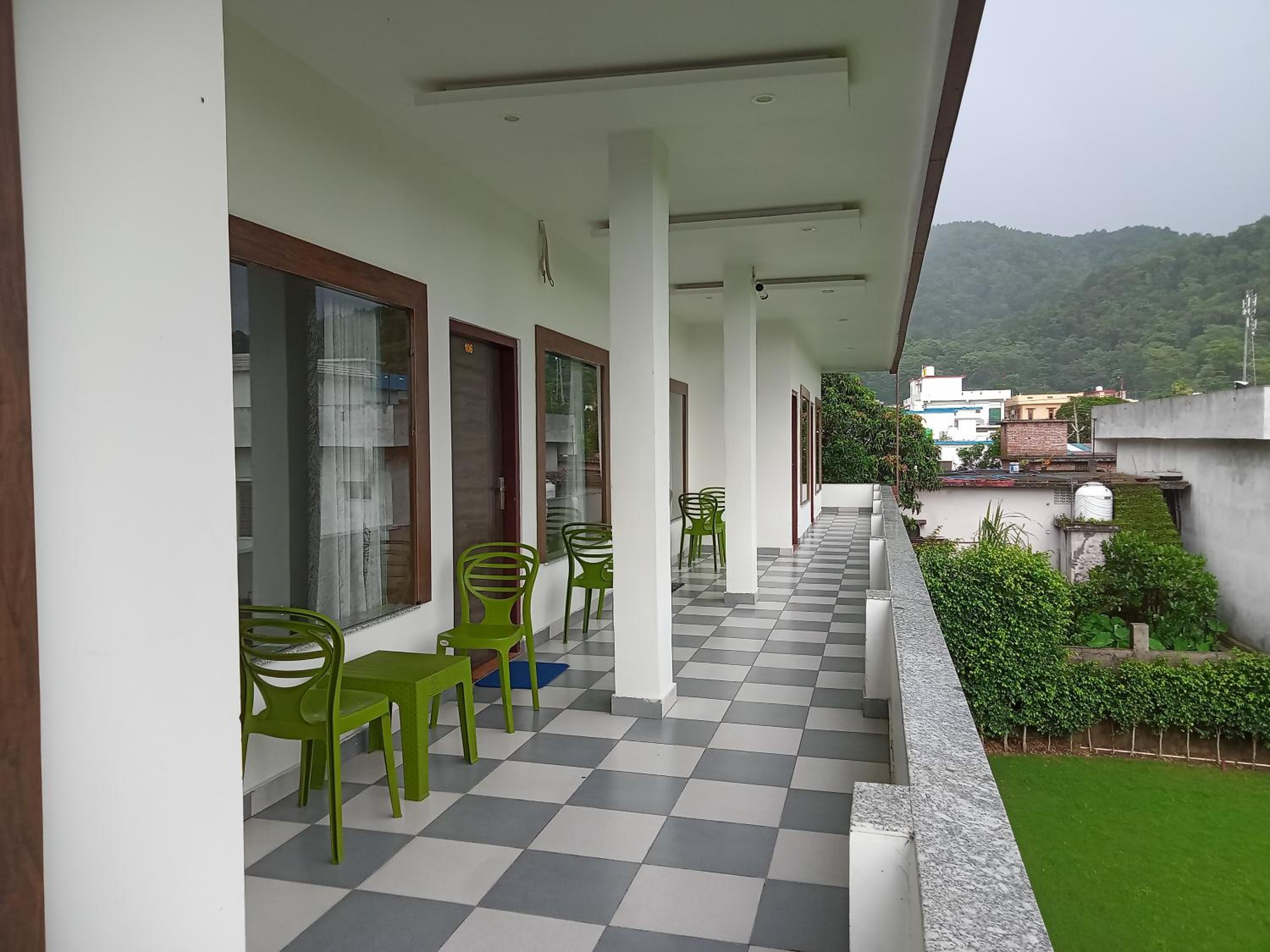 Deluxe Double Room (2 Adults + 1 Child) photo 1