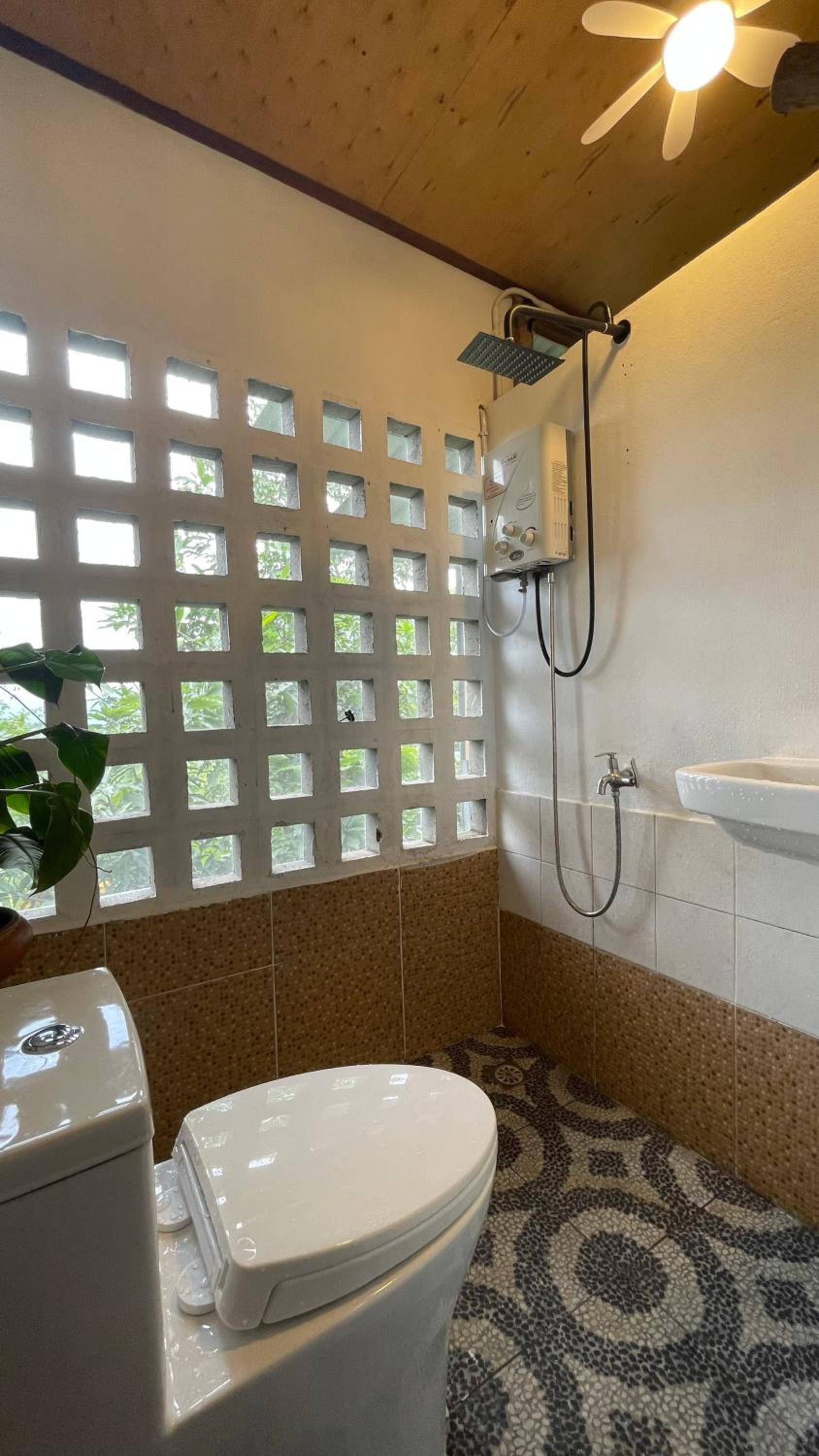 Deluxe Double Room with Balcony - Photo 18