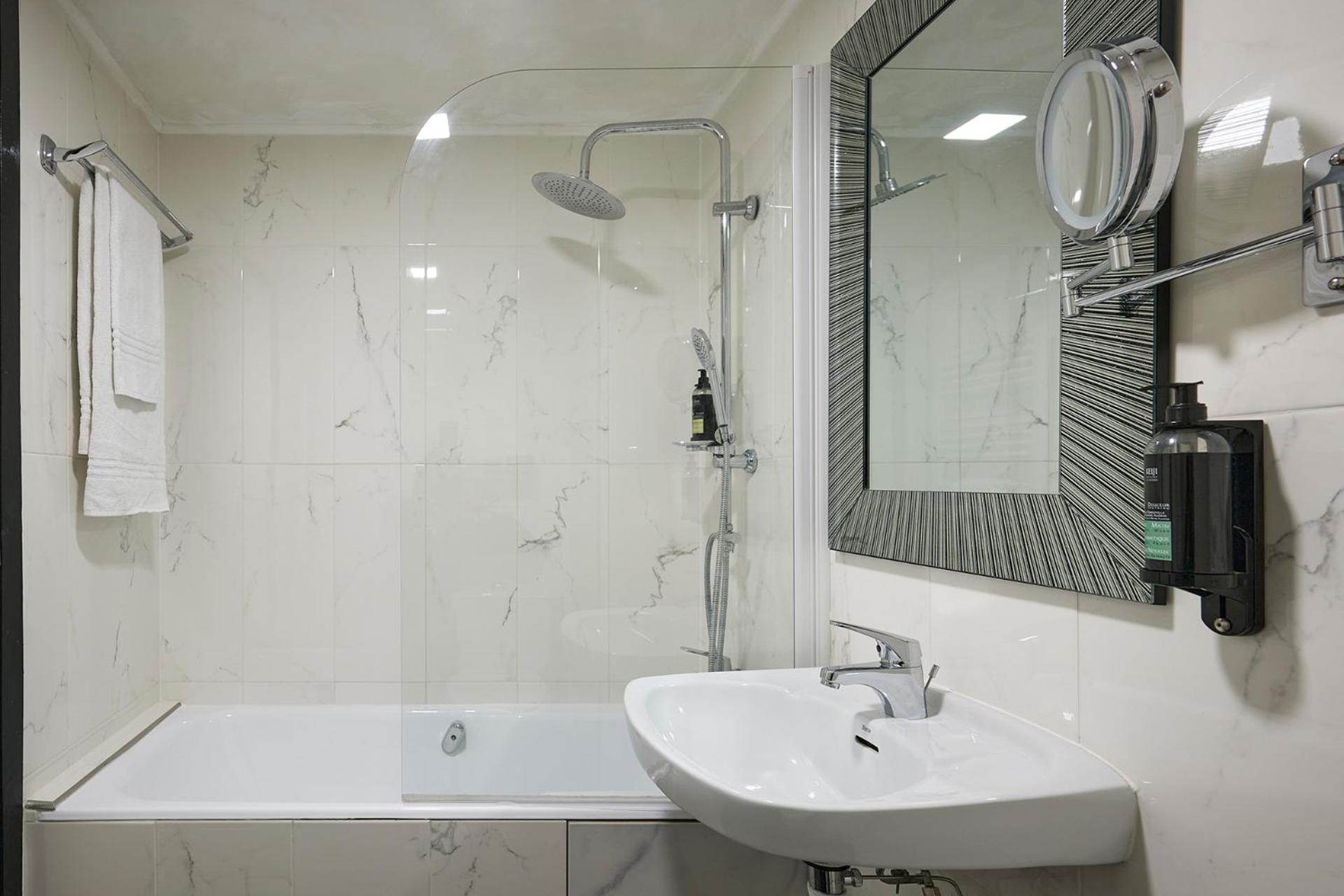 Double Room - Photo 2