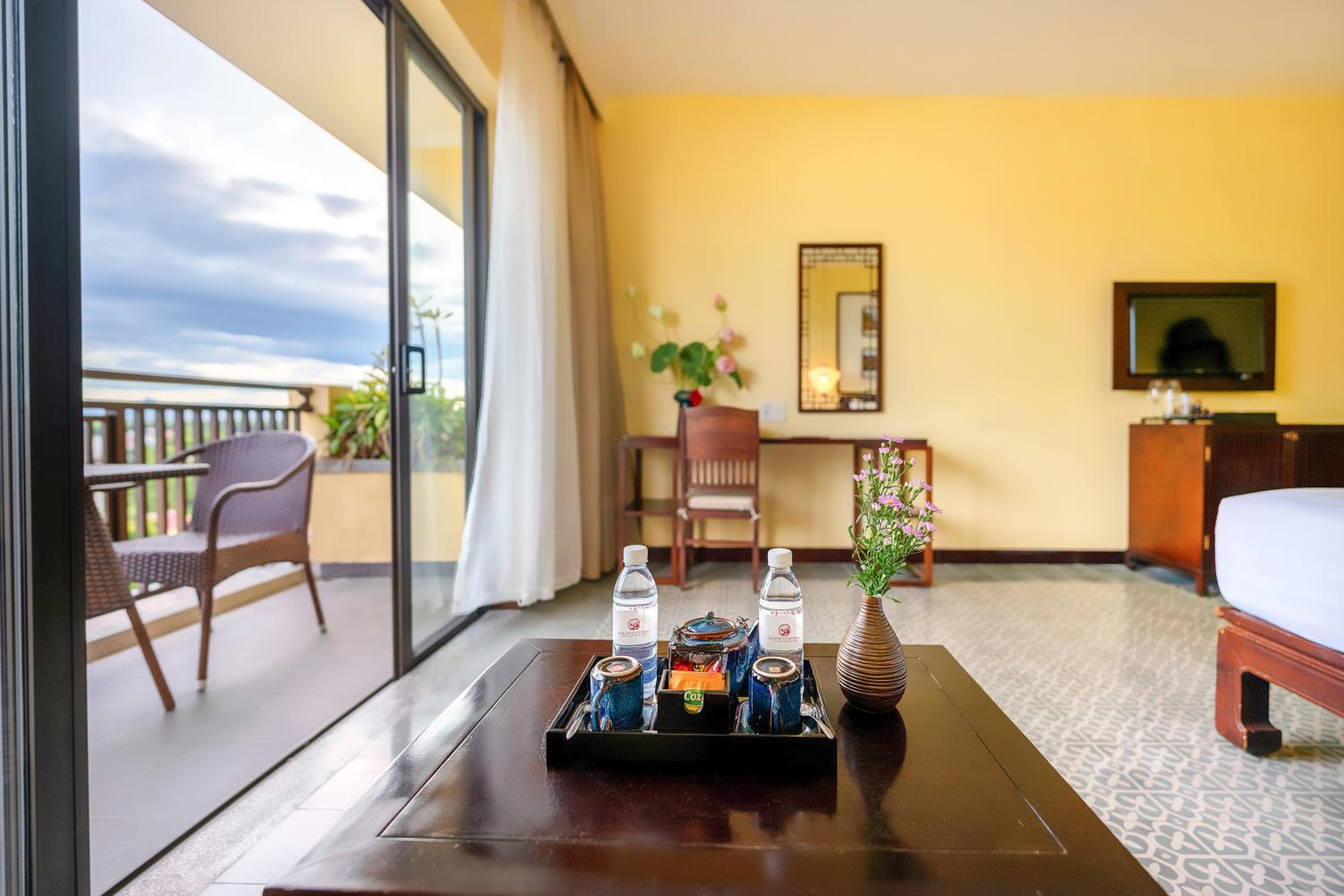 Family Two-Bedroom with Large Balcony - Photo 11