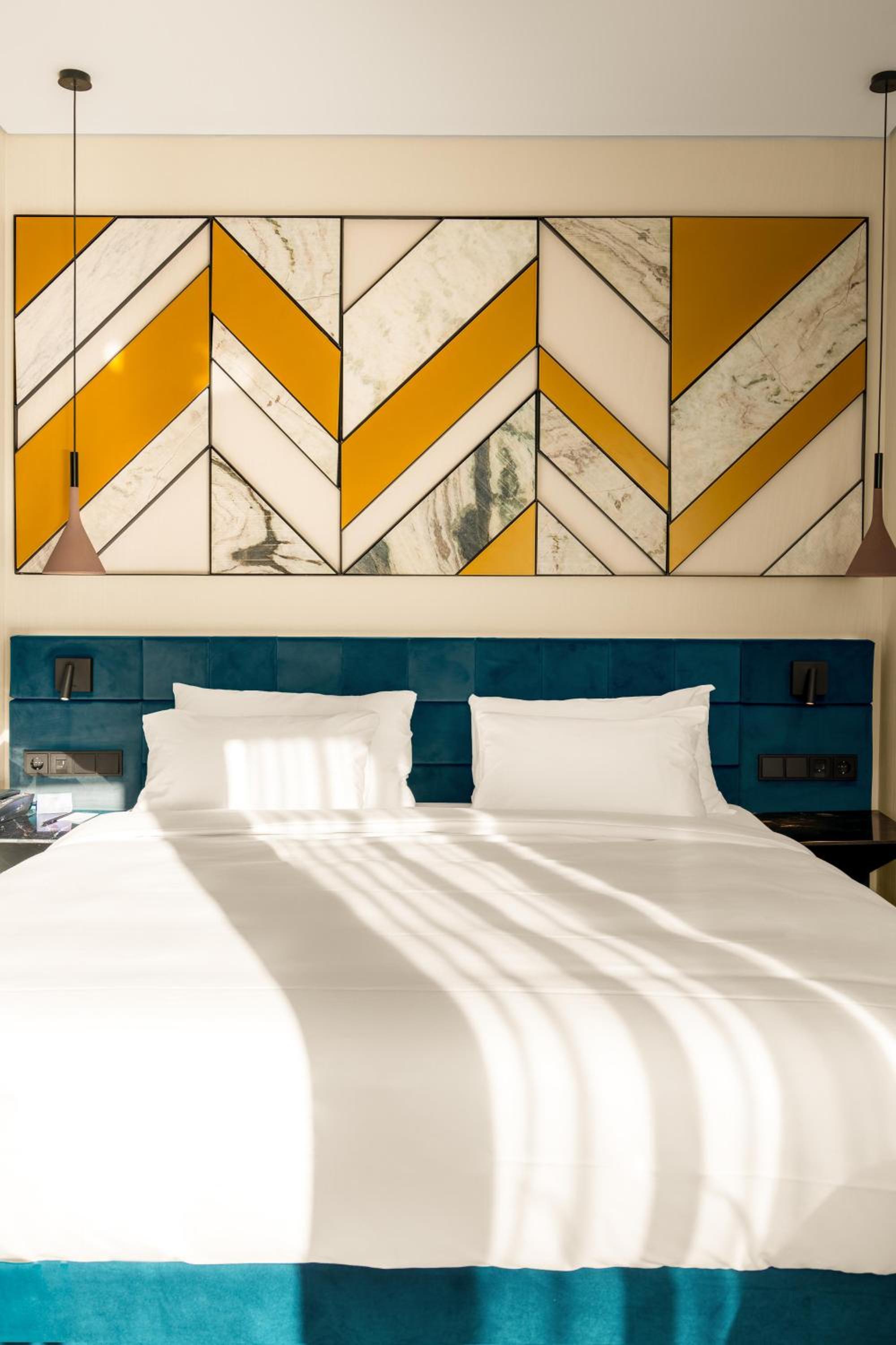 Premium Room with Balcony and City View - Photo 9