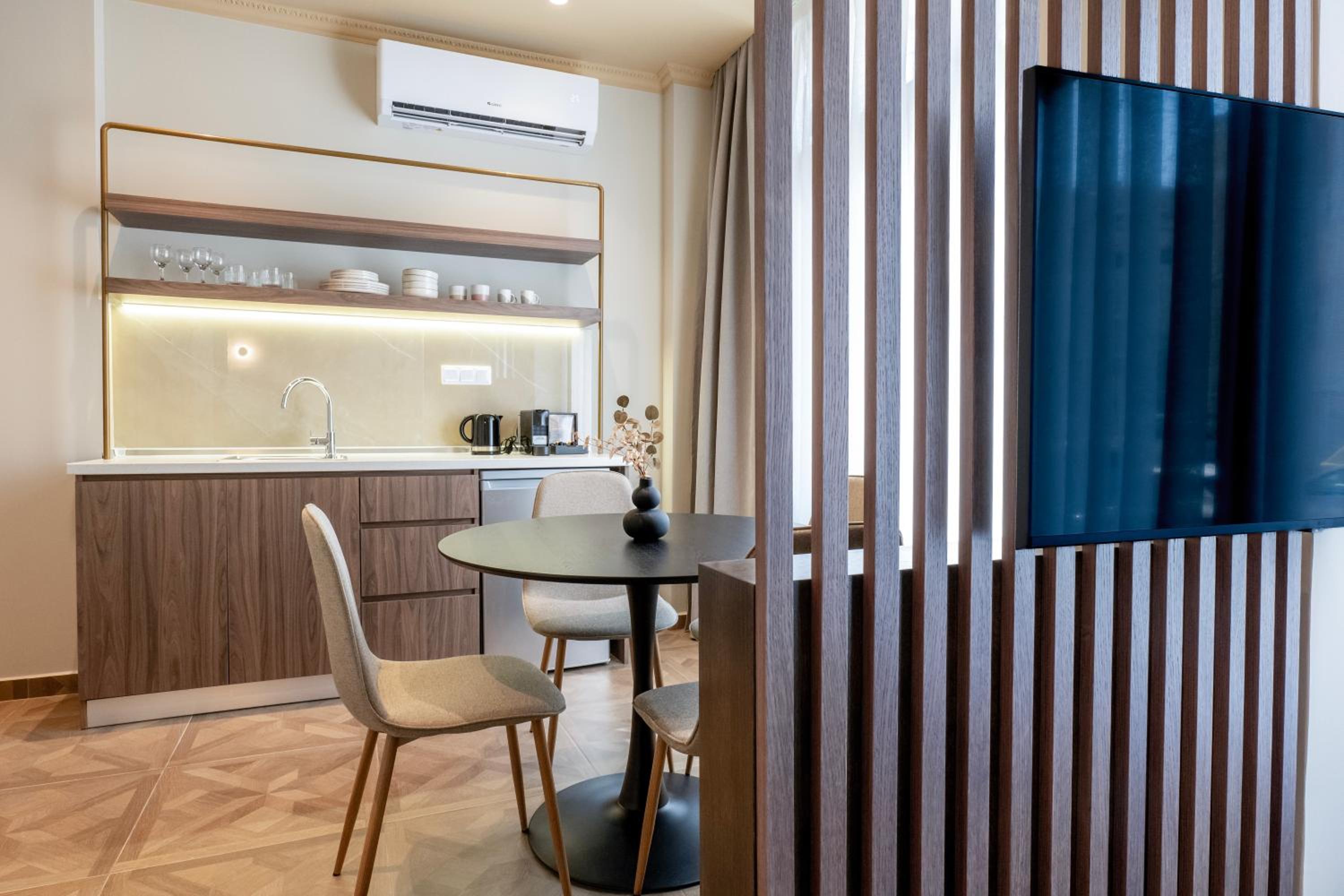 01 Gaia Family Suite (with Parking) photo 3