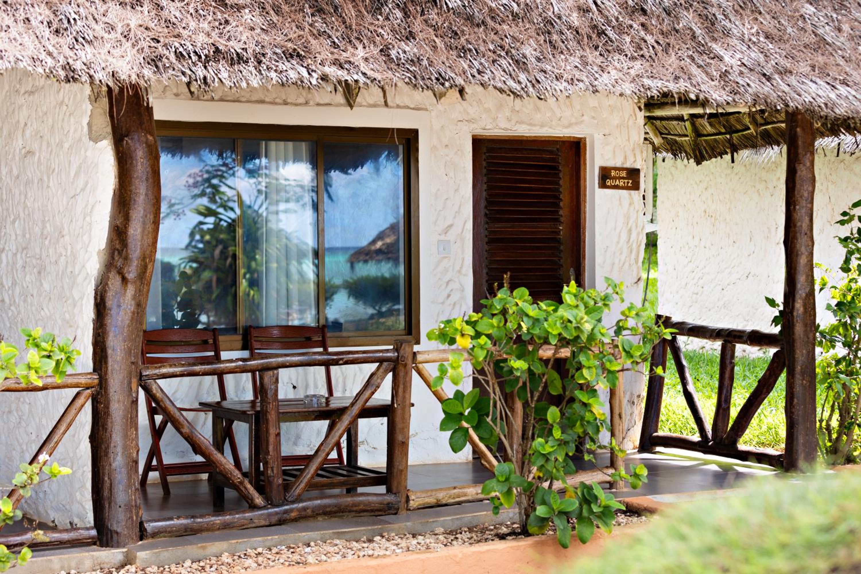 Standard Sea View Bungalow thumbnail 5