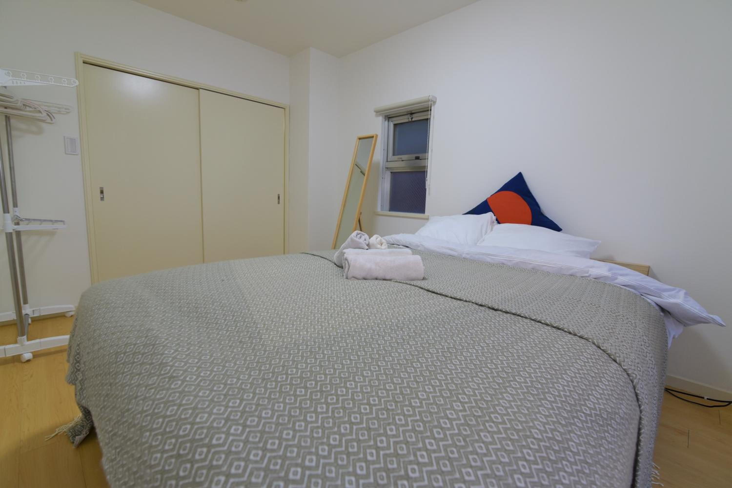 One-Bedroom Apartment photo 1