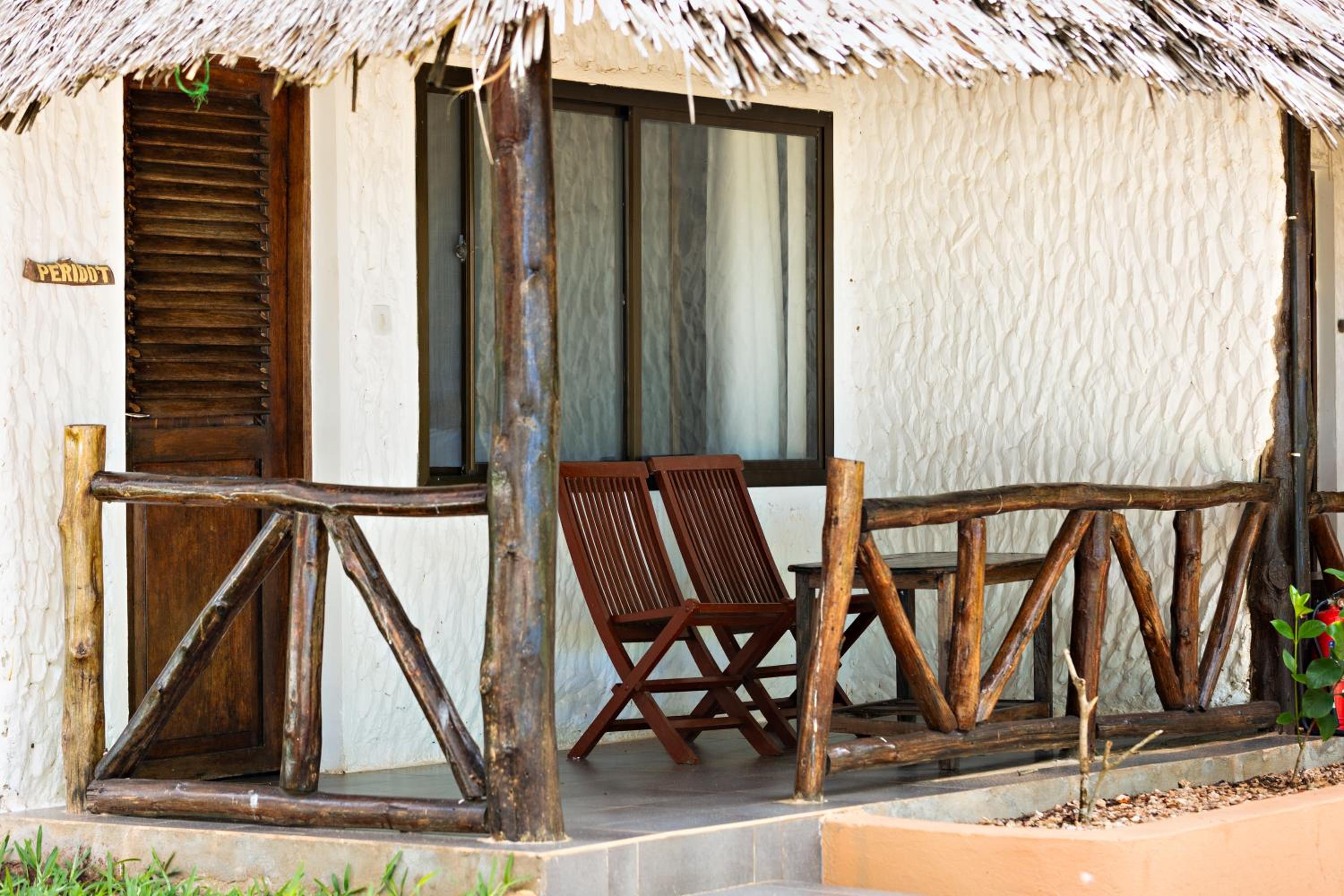 Standard Sea View Bungalow thumbnail 6