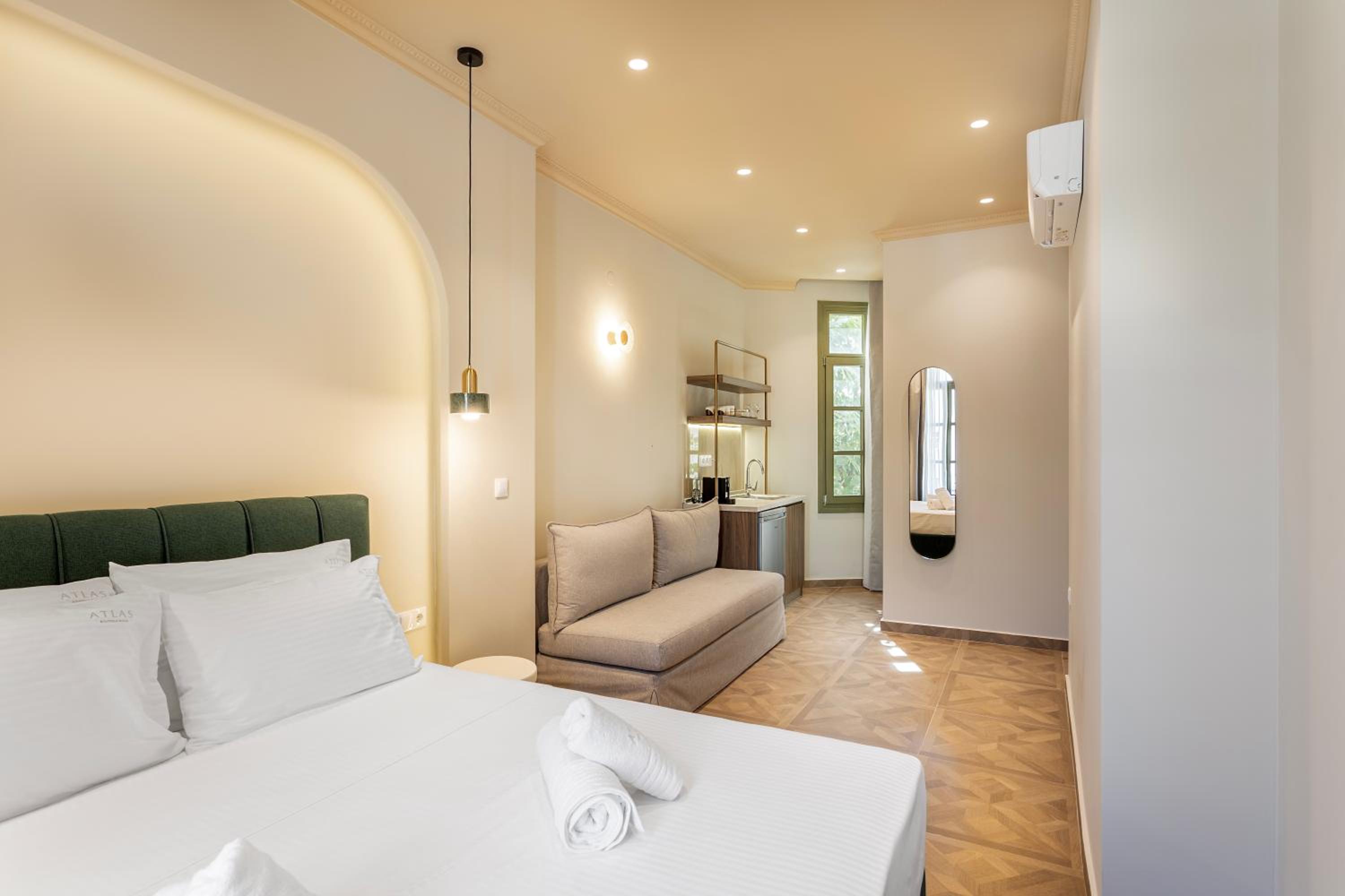 04 Hermes Suite (with Parking) photo 3