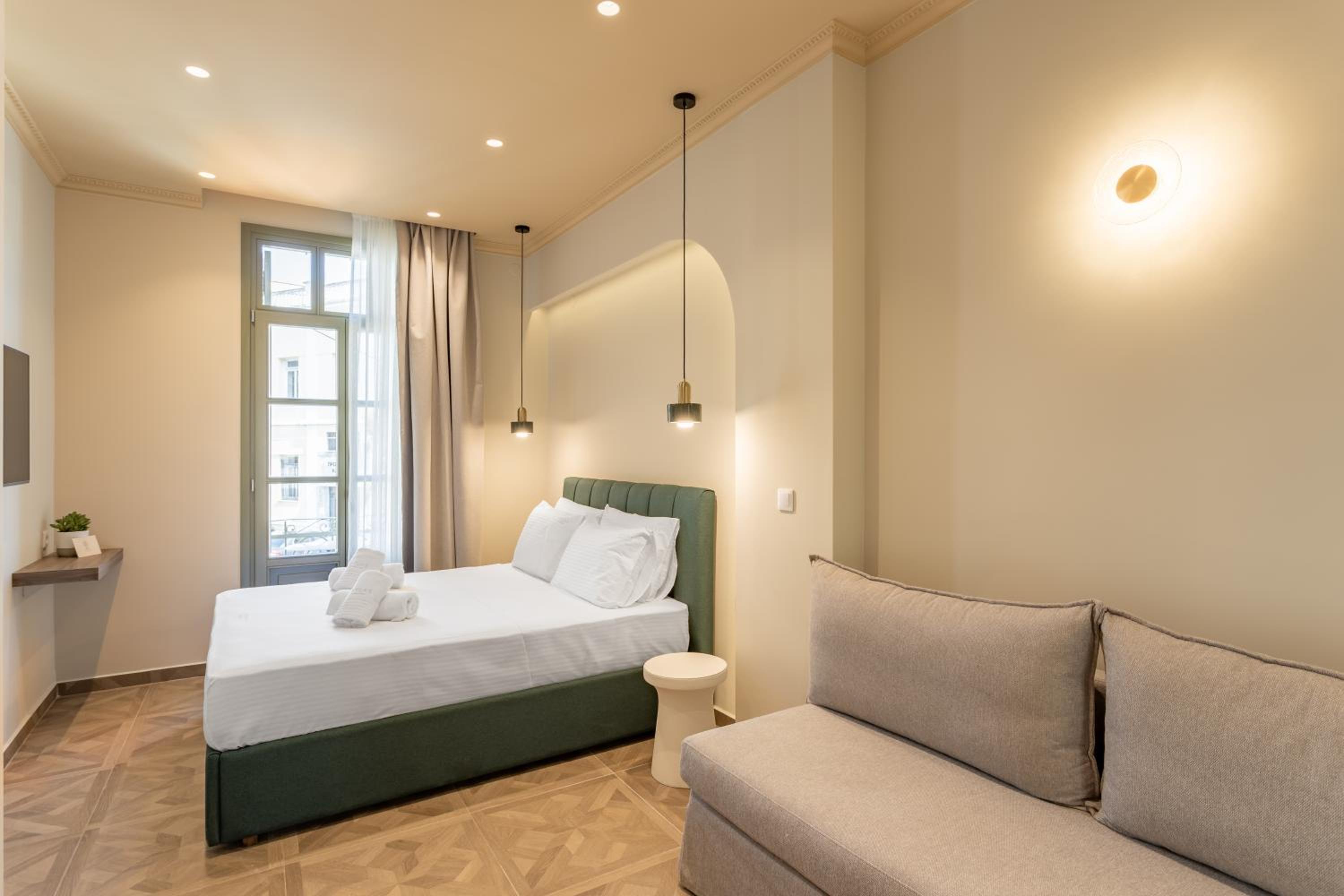04 Hermes Suite (with Parking) photo 1