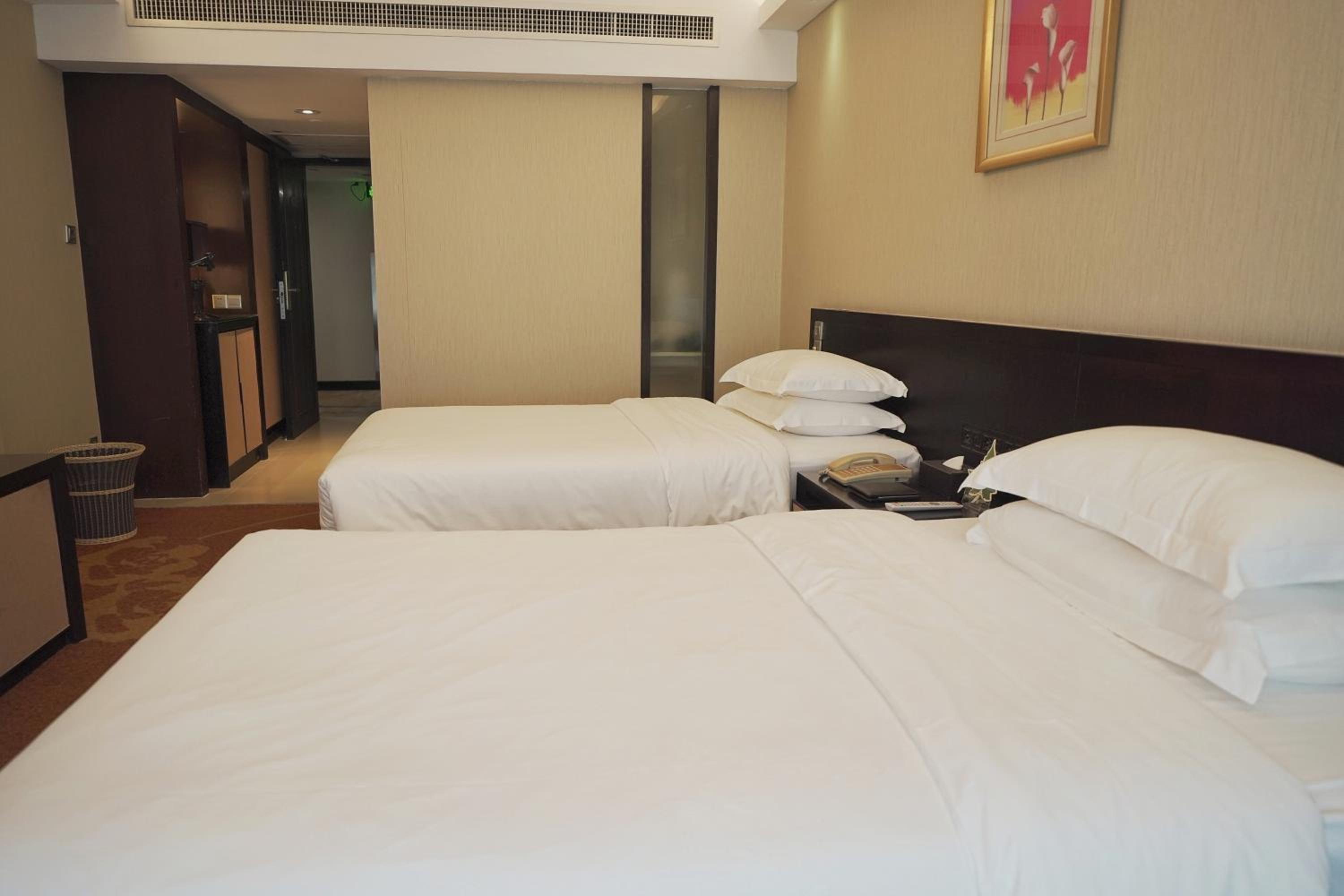 Standard Twin Room - Photo 3