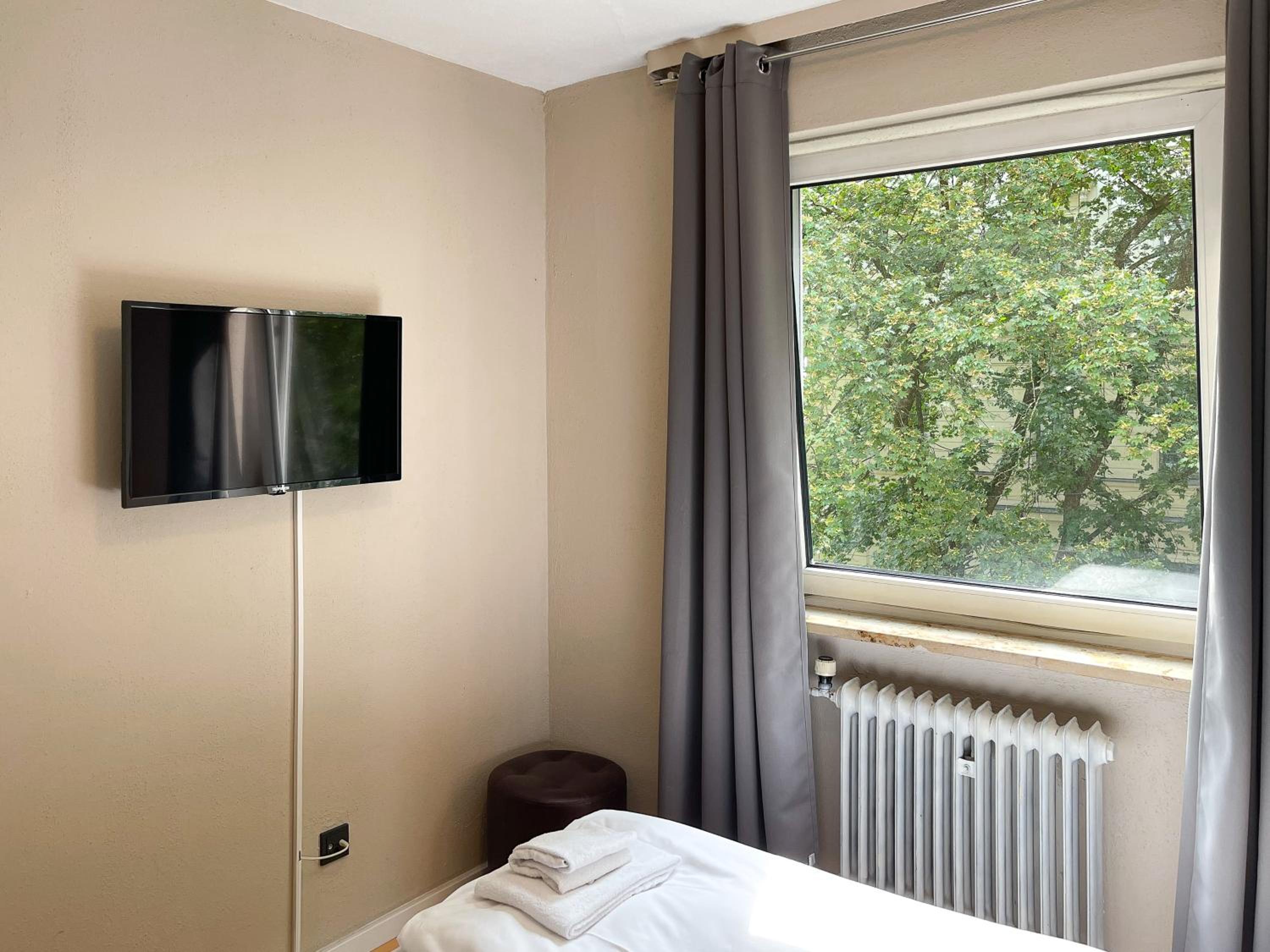 Twin Room - Photo 7