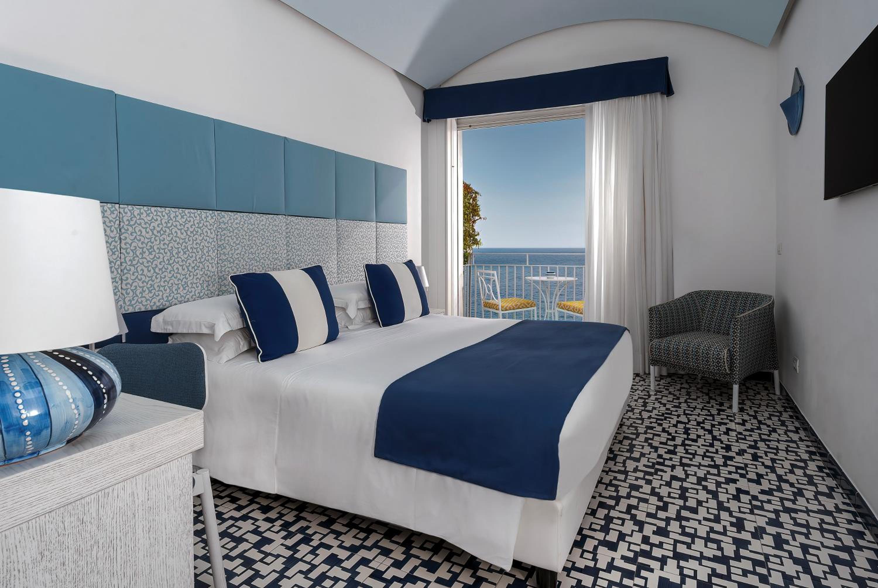 Classic Double Room with One Double Bed and 2 Adults Occupancy (Non Smoking) thumbnail 5