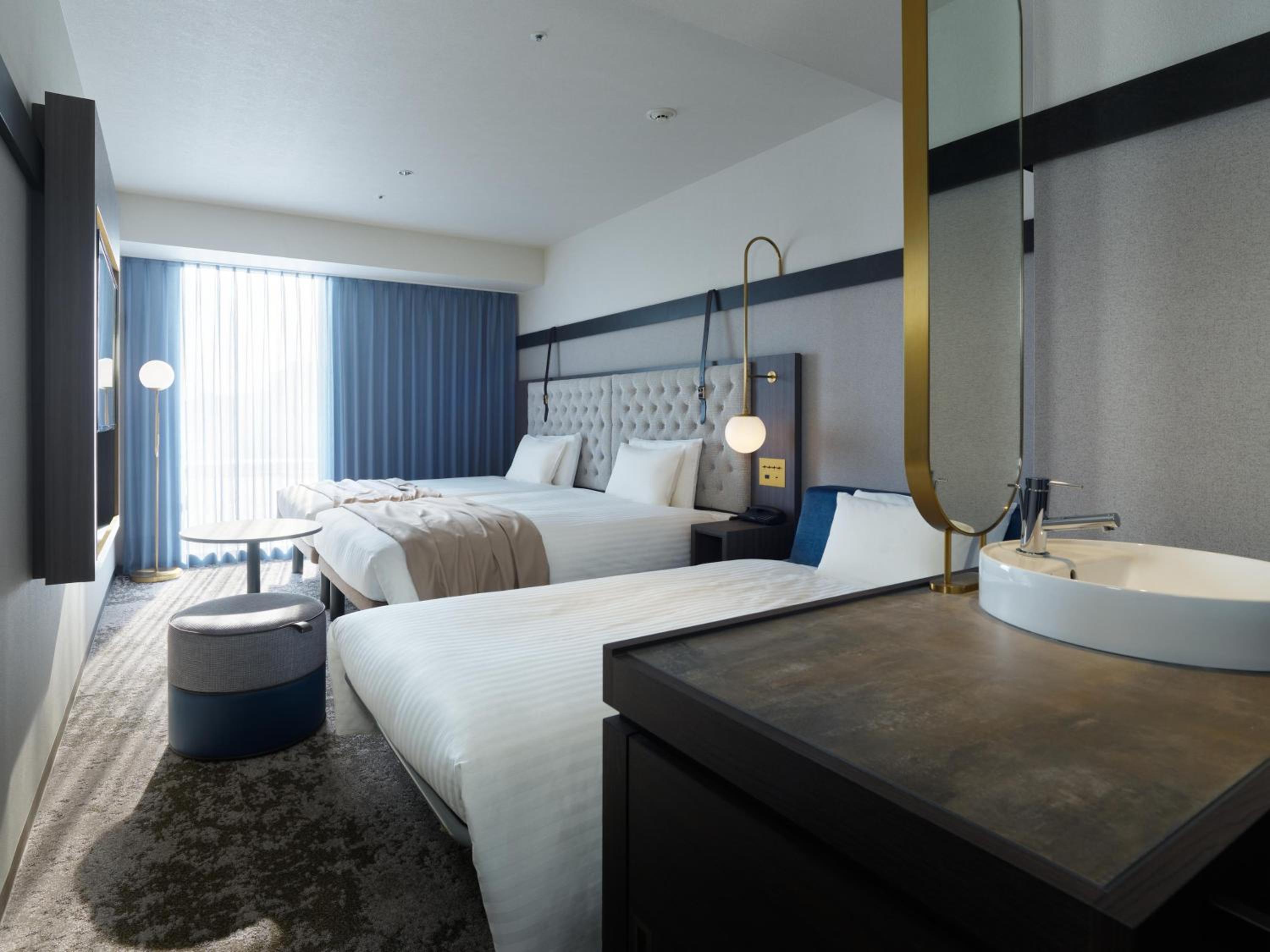 Superior Twin Room with Extra bed with Shower Booth - Photo 4