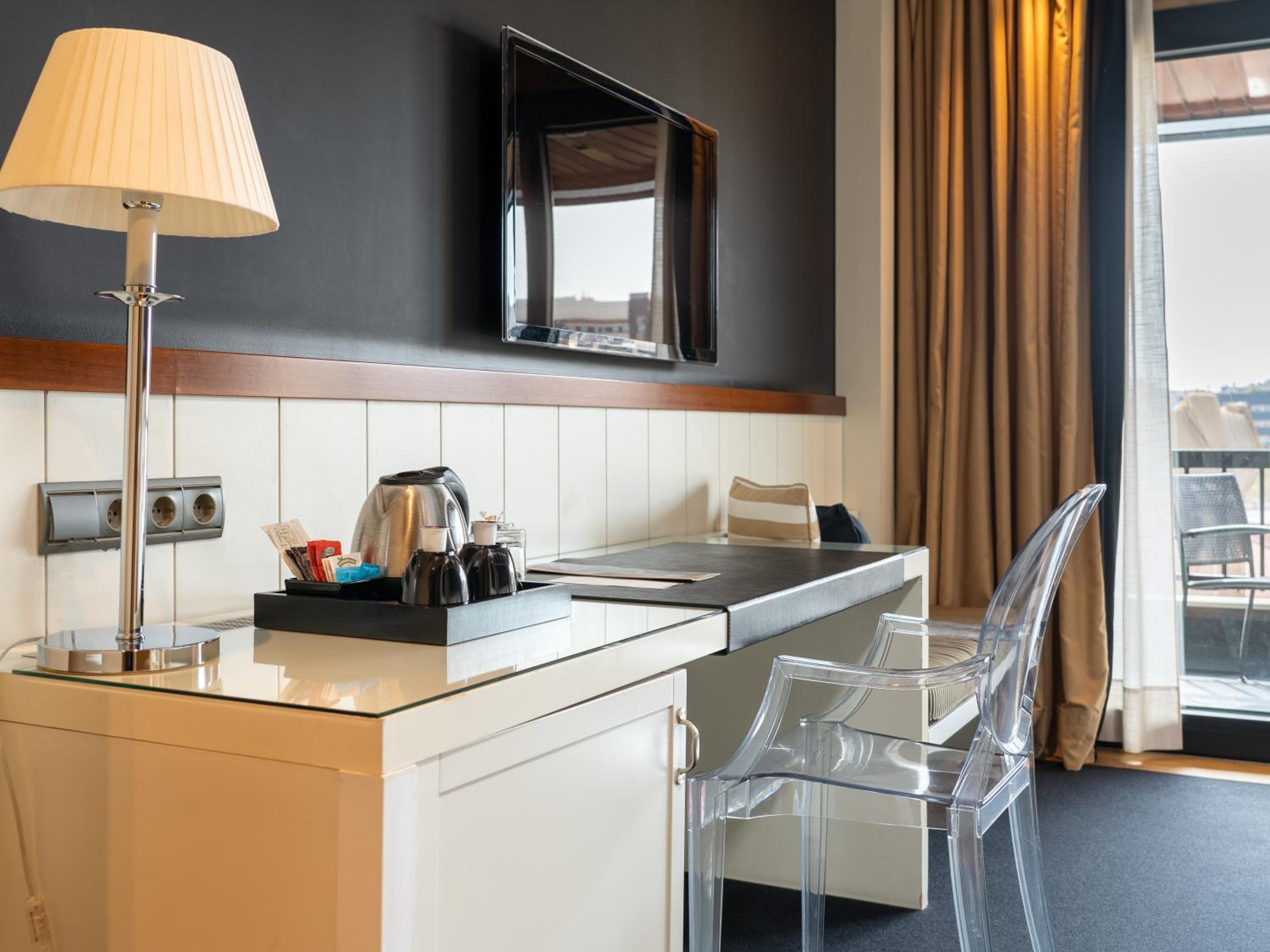 Double or Twin Room with Balcony photo 2