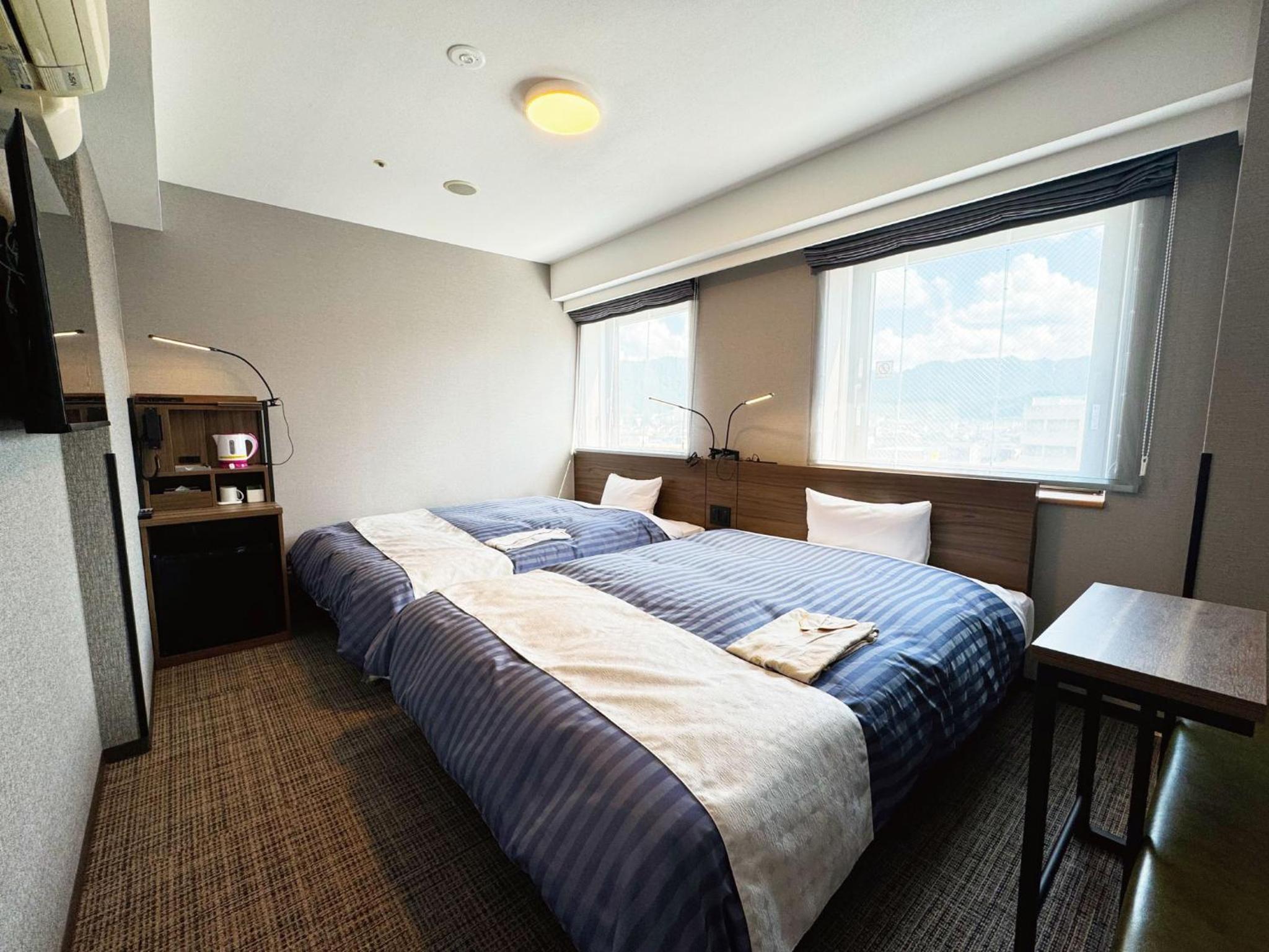 Twin Room - Non-Smoking photo 1