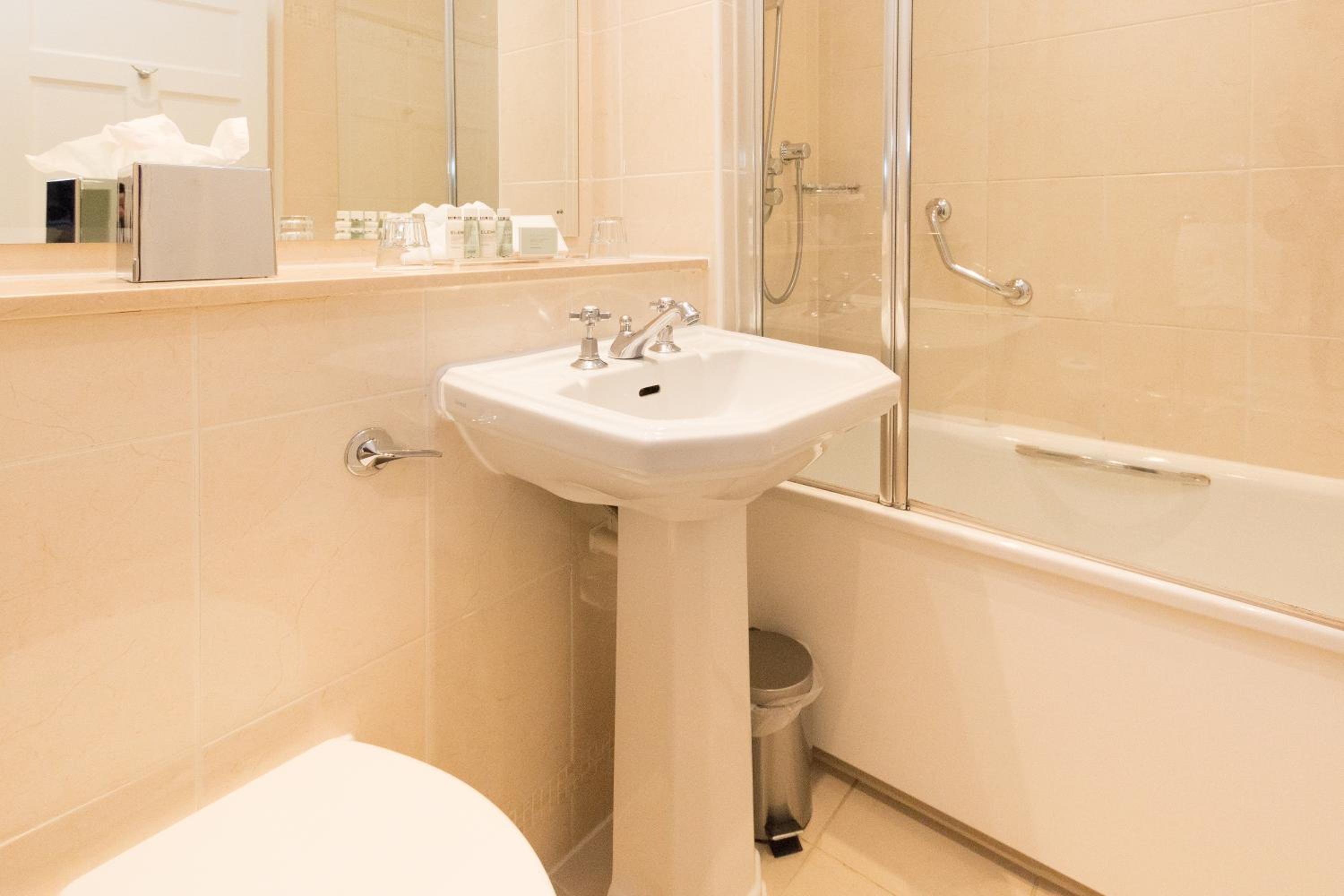 Standard Double Room - Photo 9