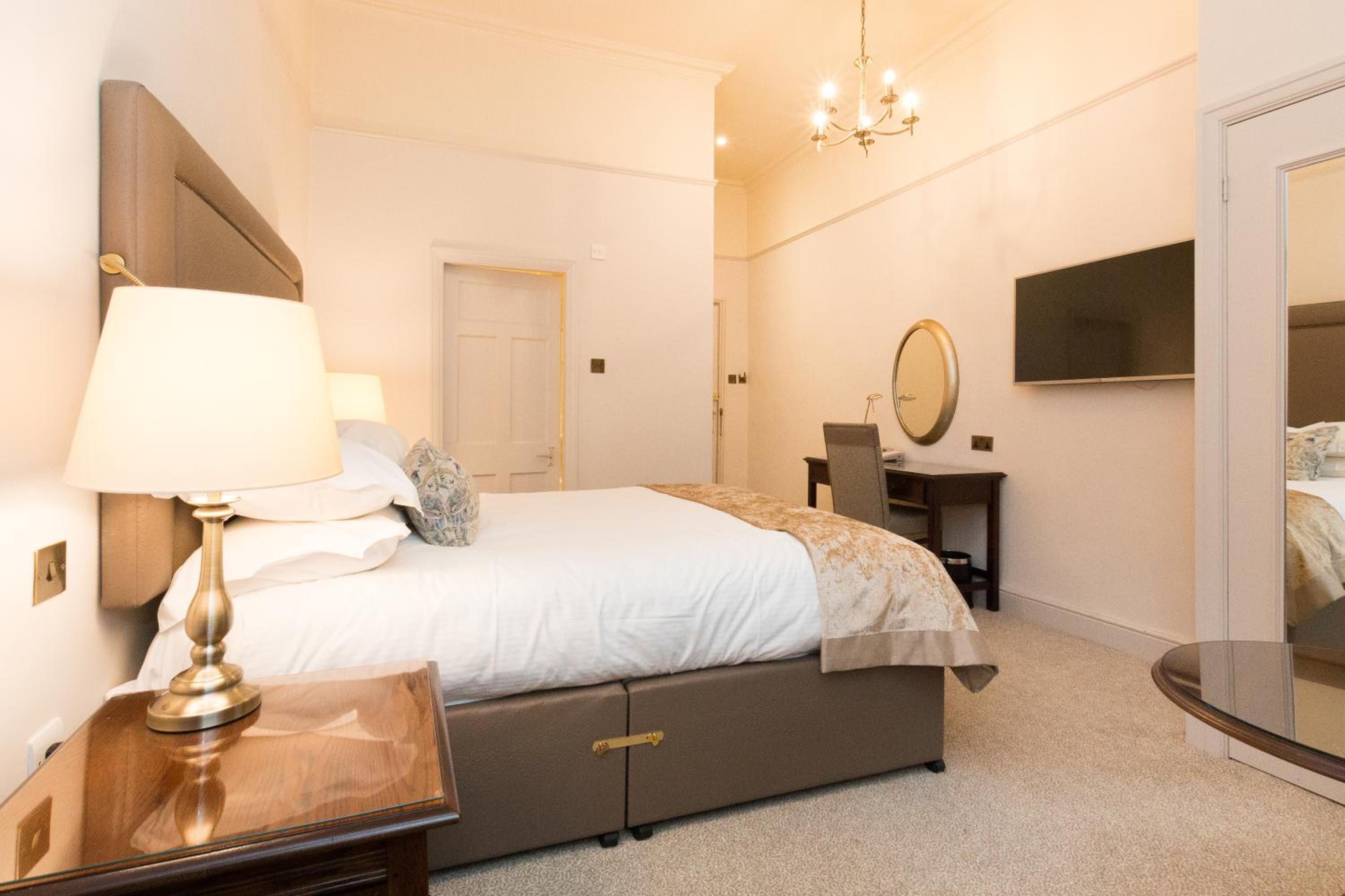 Standard Double Room - Photo 8