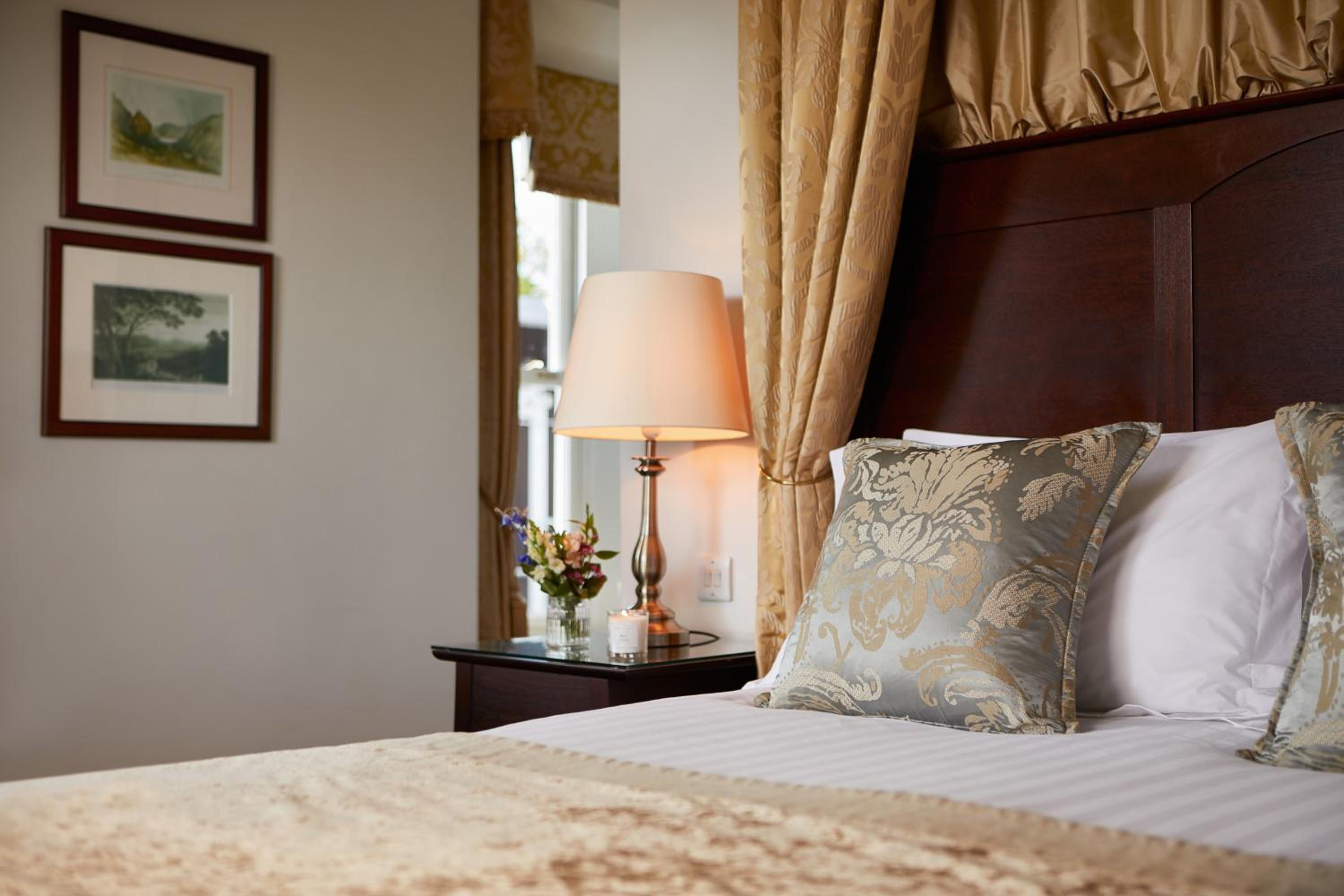 Deluxe Balcony Room - Photo 6