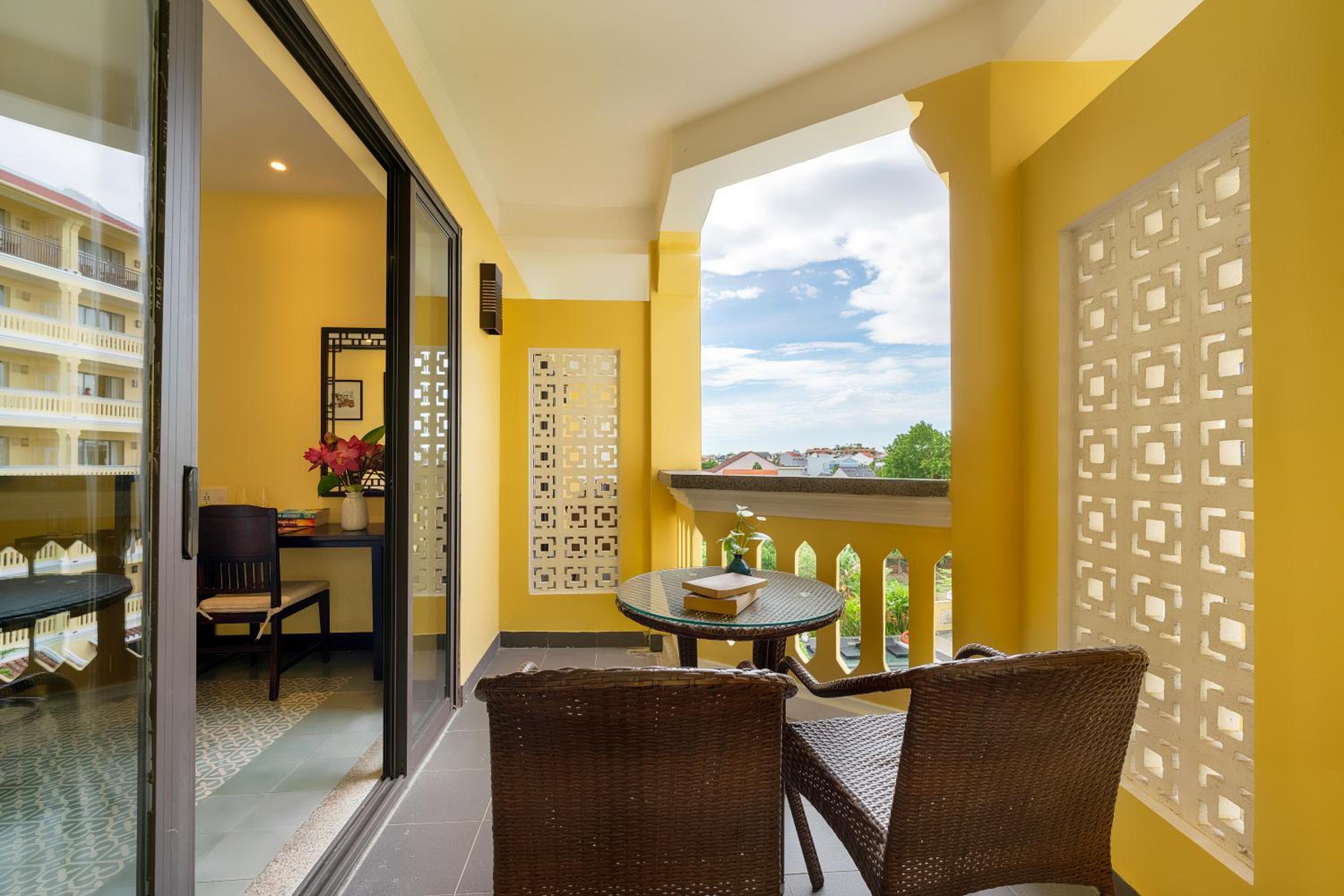 Family Two-Bedroom with Large Balcony - Photo 13