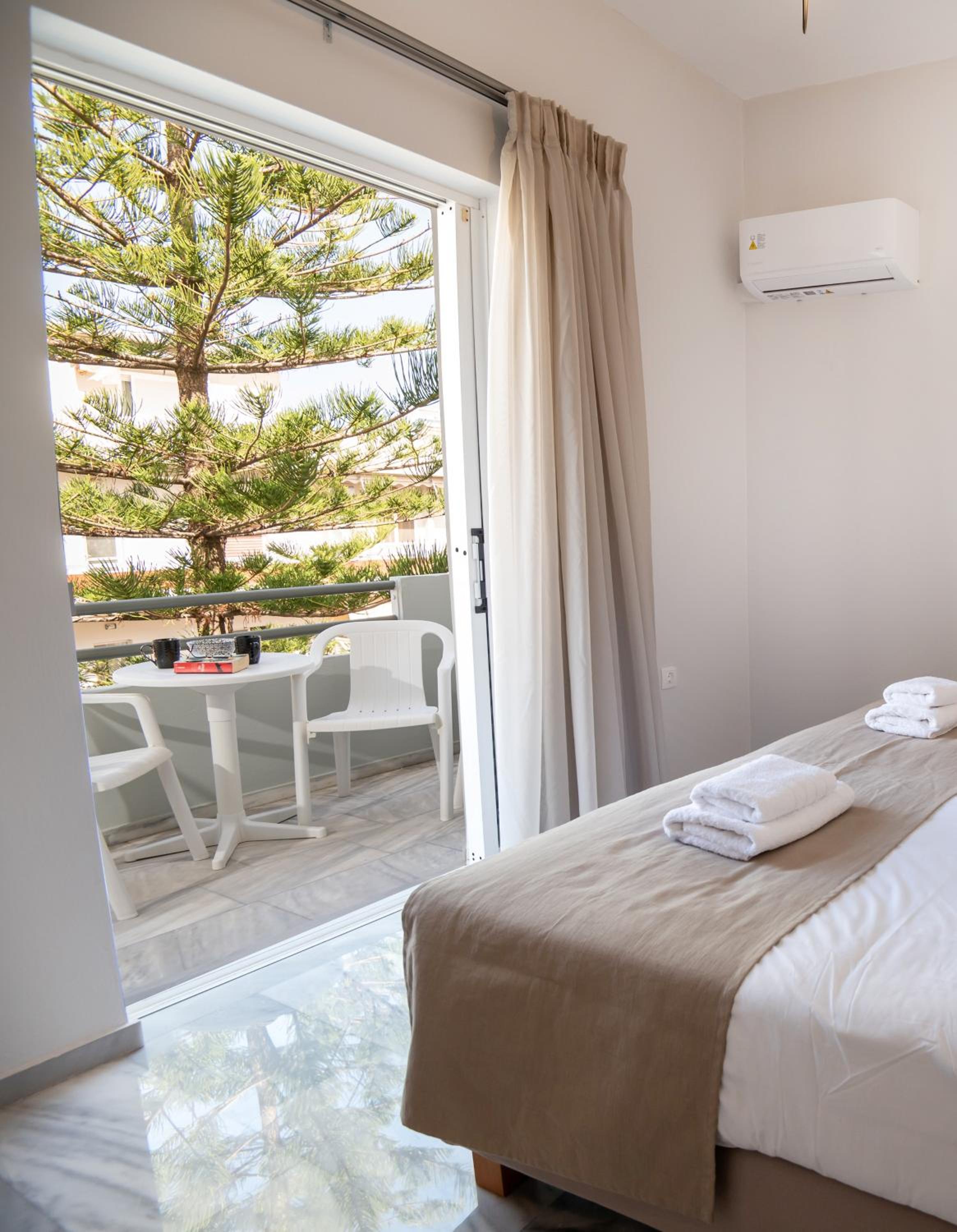 One-Bedroom Apartment with Double Bed /  Garden View photo 2