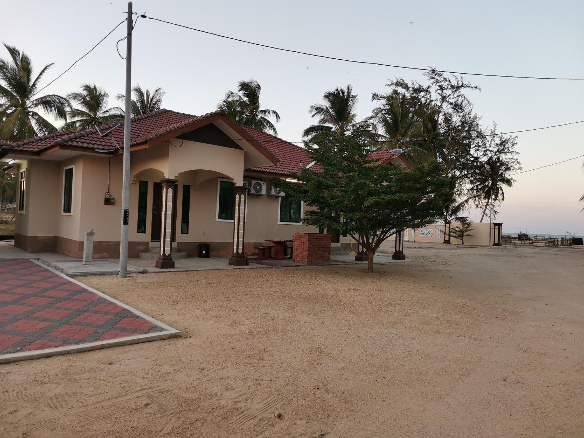Two-Bedroom House - Photo 3