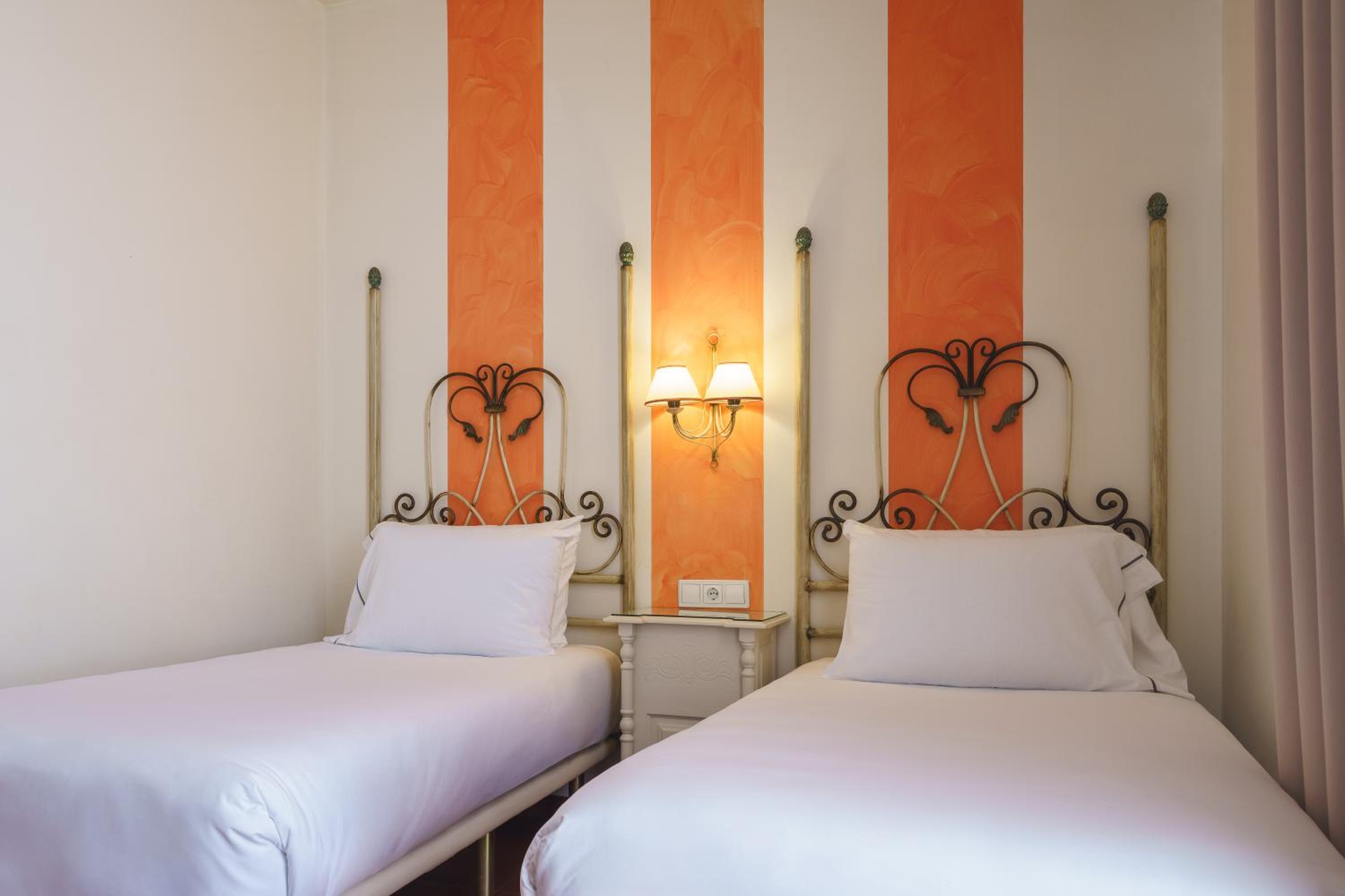 Double or Twin Room - Photo 1