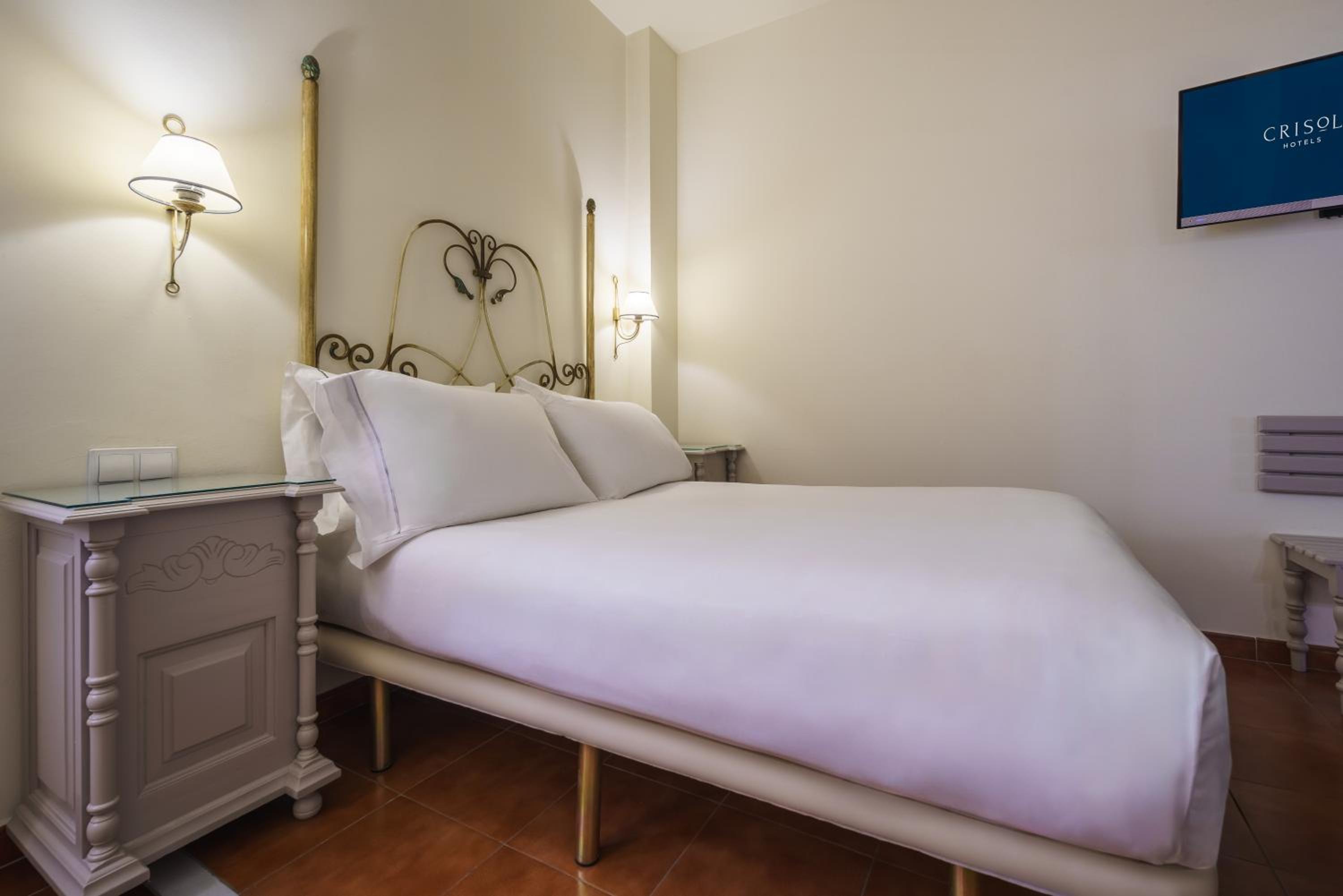 Double or Twin Room - Photo 5