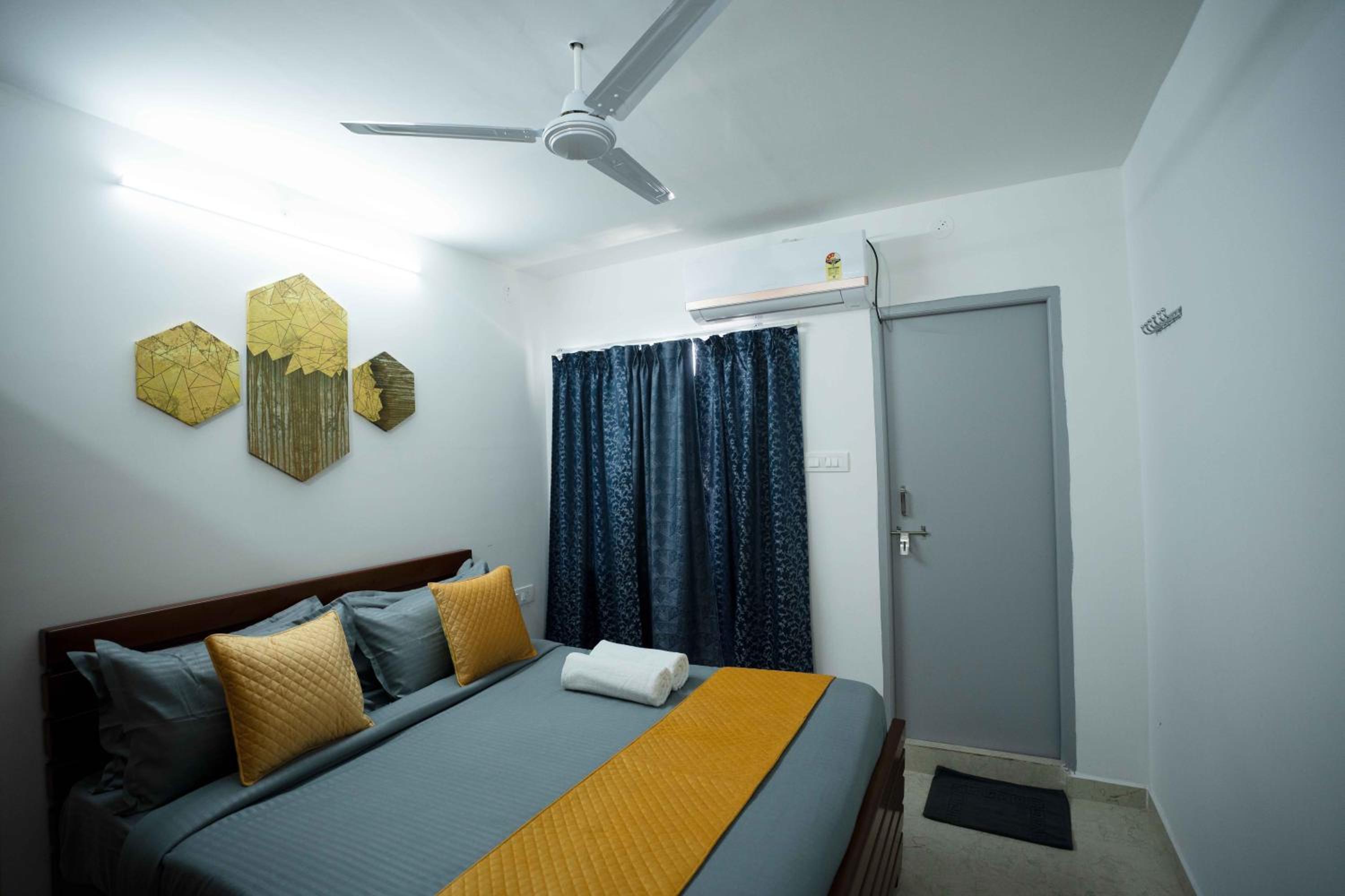 Two-Bedroom Apartment - Photo 25