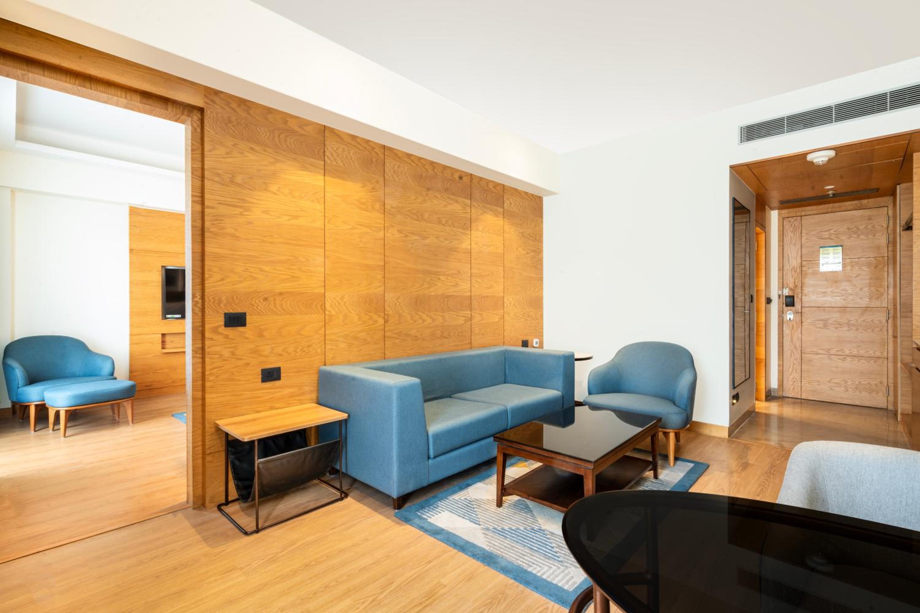 One-Bedroom Suite with Early Check-In upto 2 hours (subject to availability)   - Photo 4