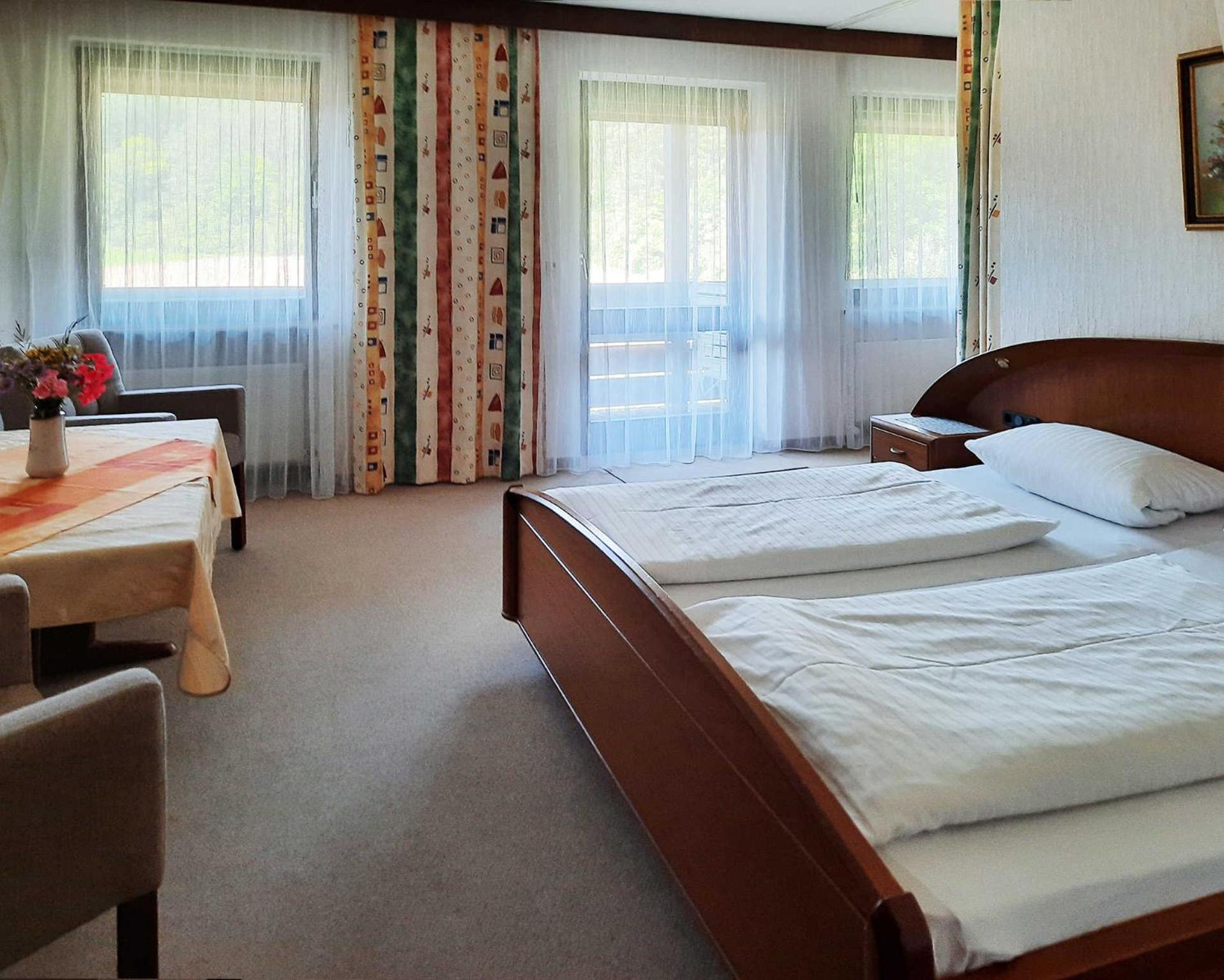Double Room with Private Bathroom photo 2