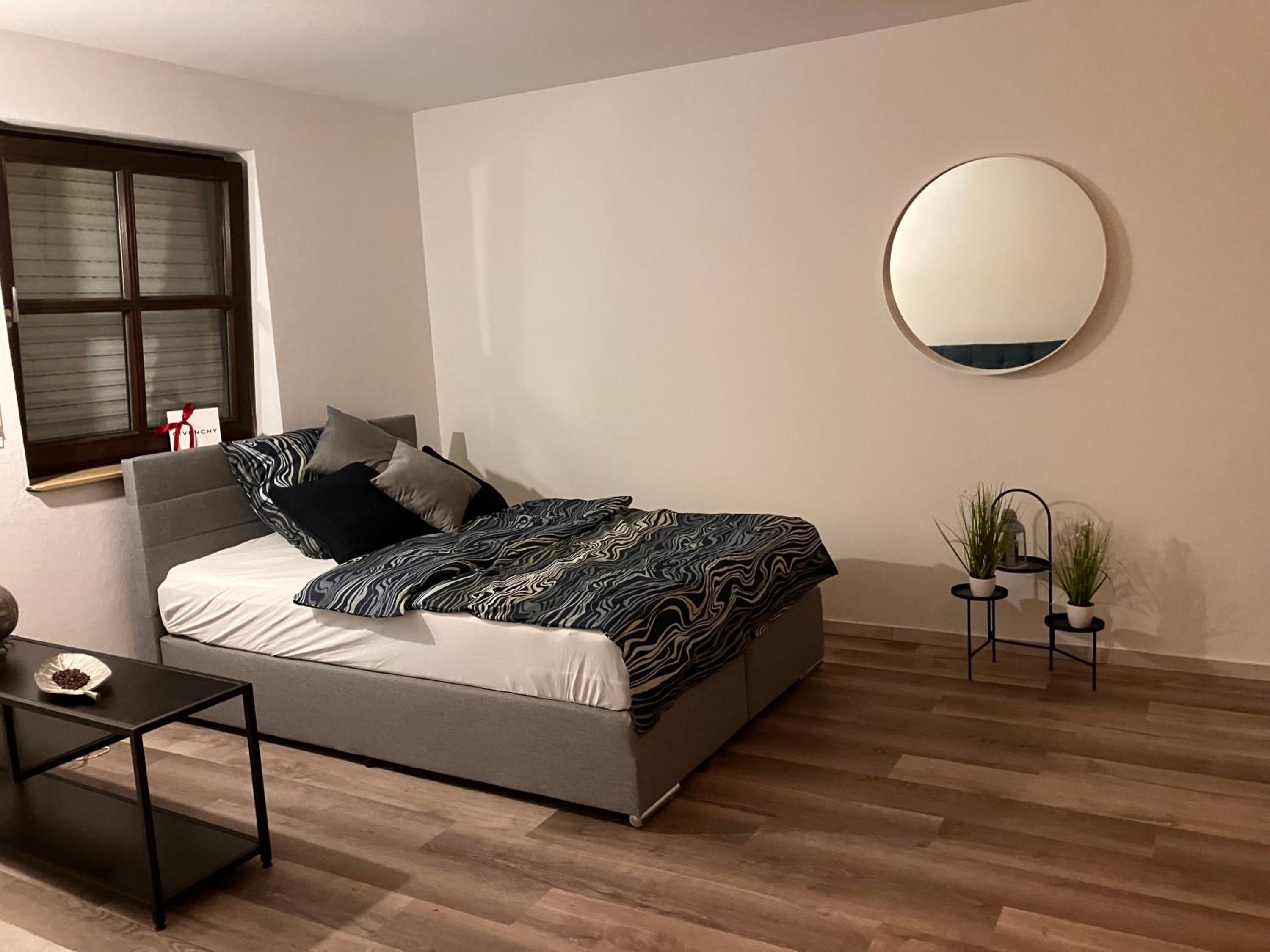 One-Bedroom Apartment photo 1
