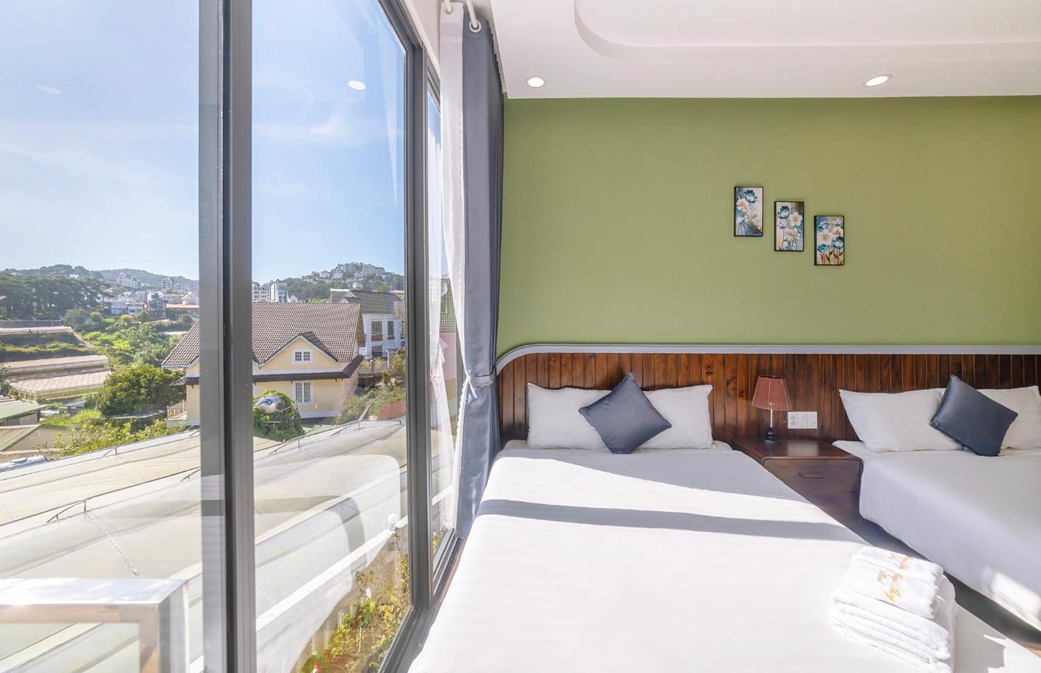 Family Room with Balcony - Photo 3
