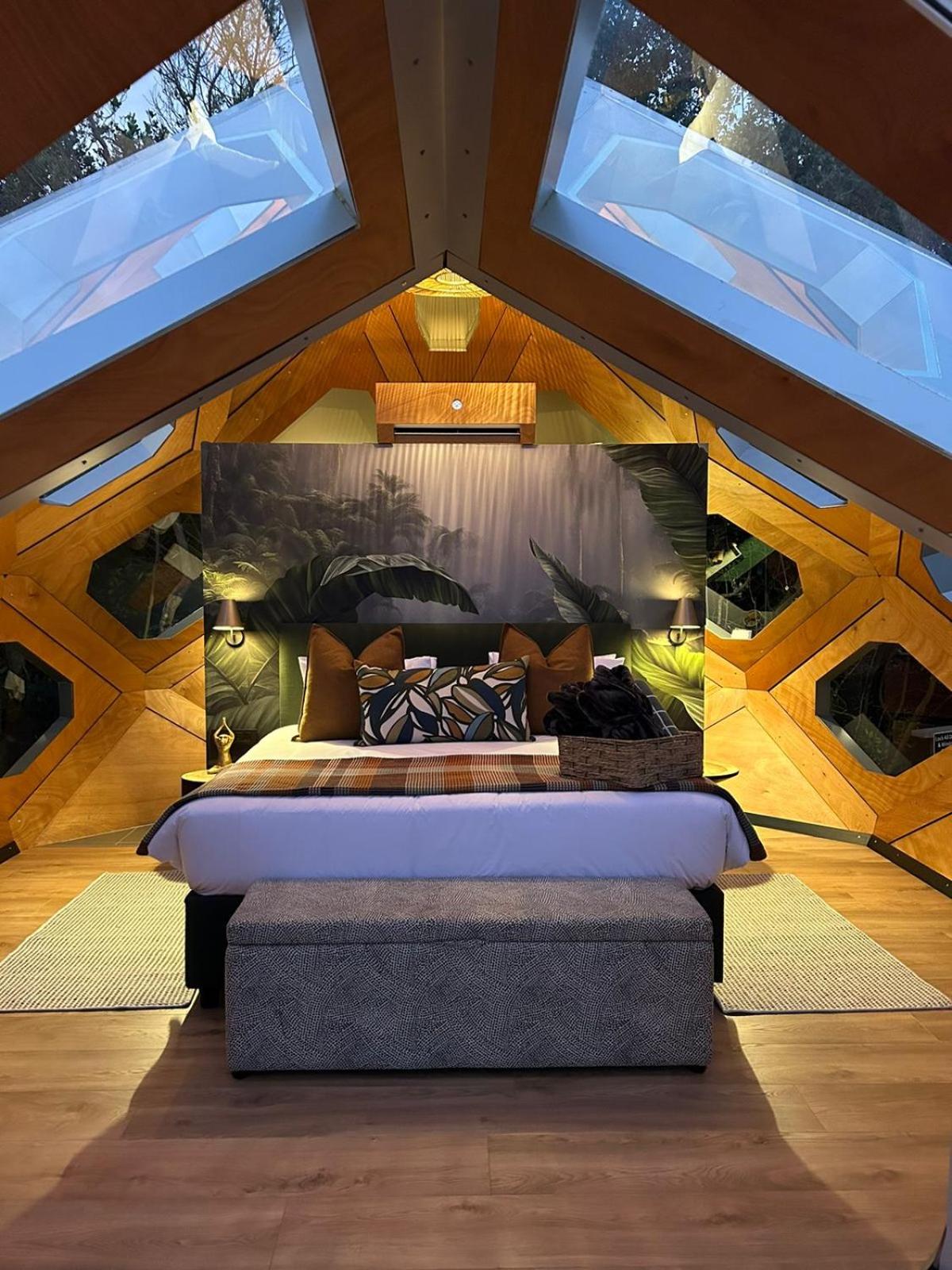 Deluxe Double Room with Side Sea View photo 1