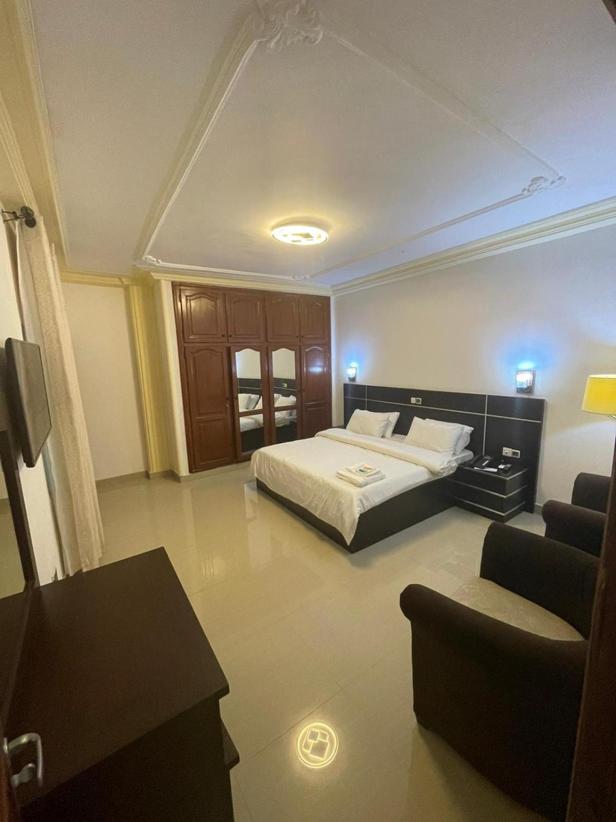 Standard King Room photo 2