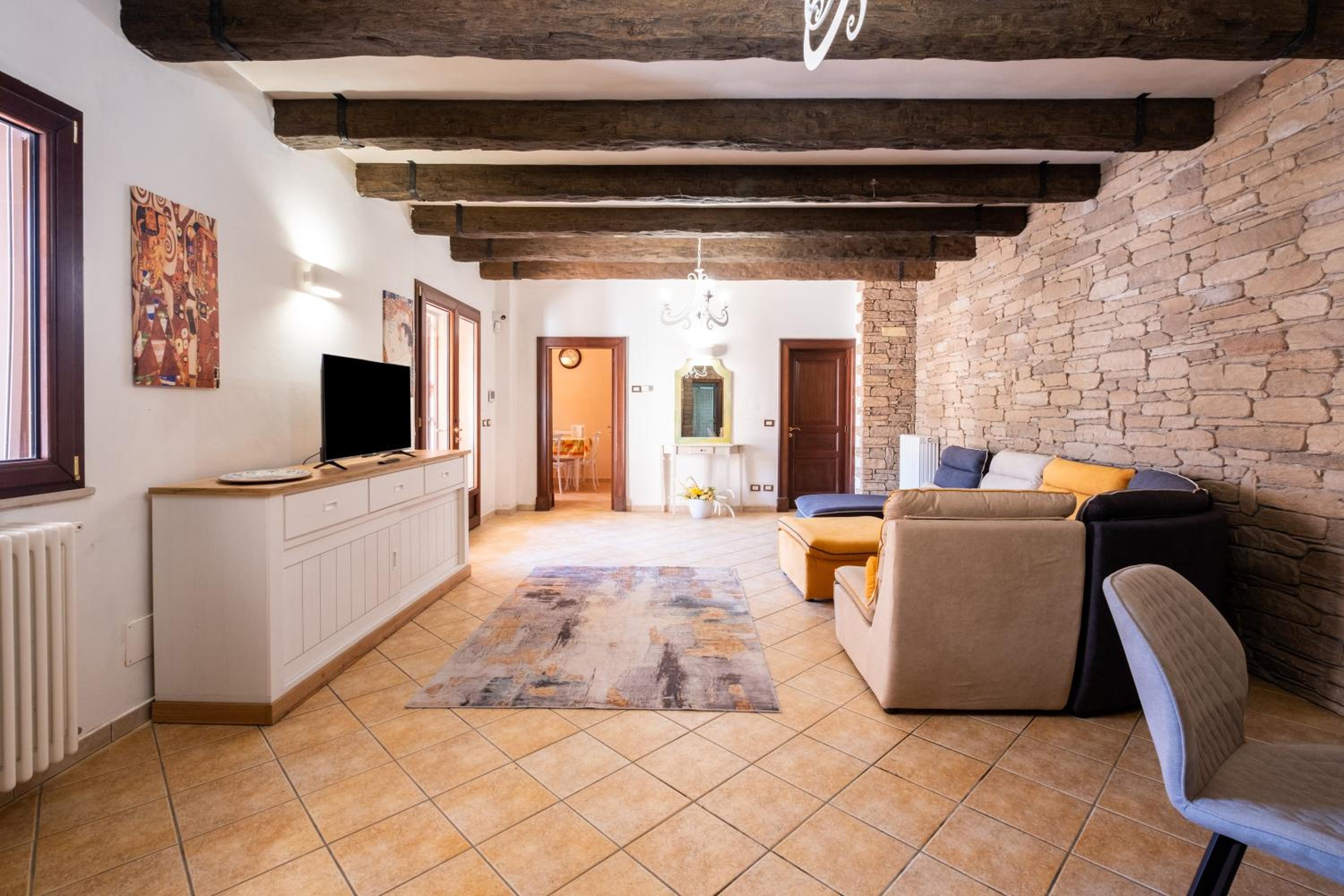 Superior One-Bedroom Apartment