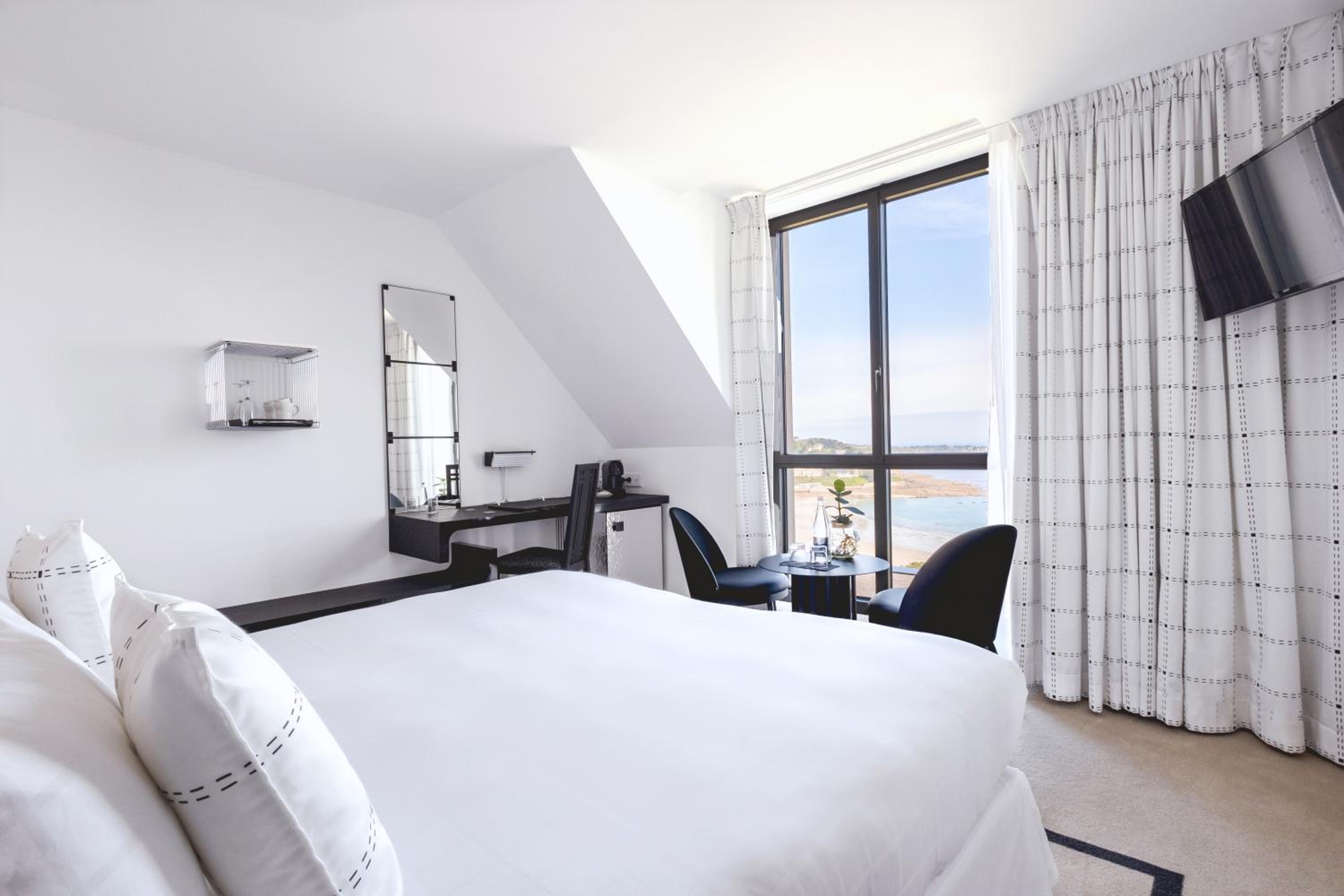 Double Room with Sea View - Photo 1