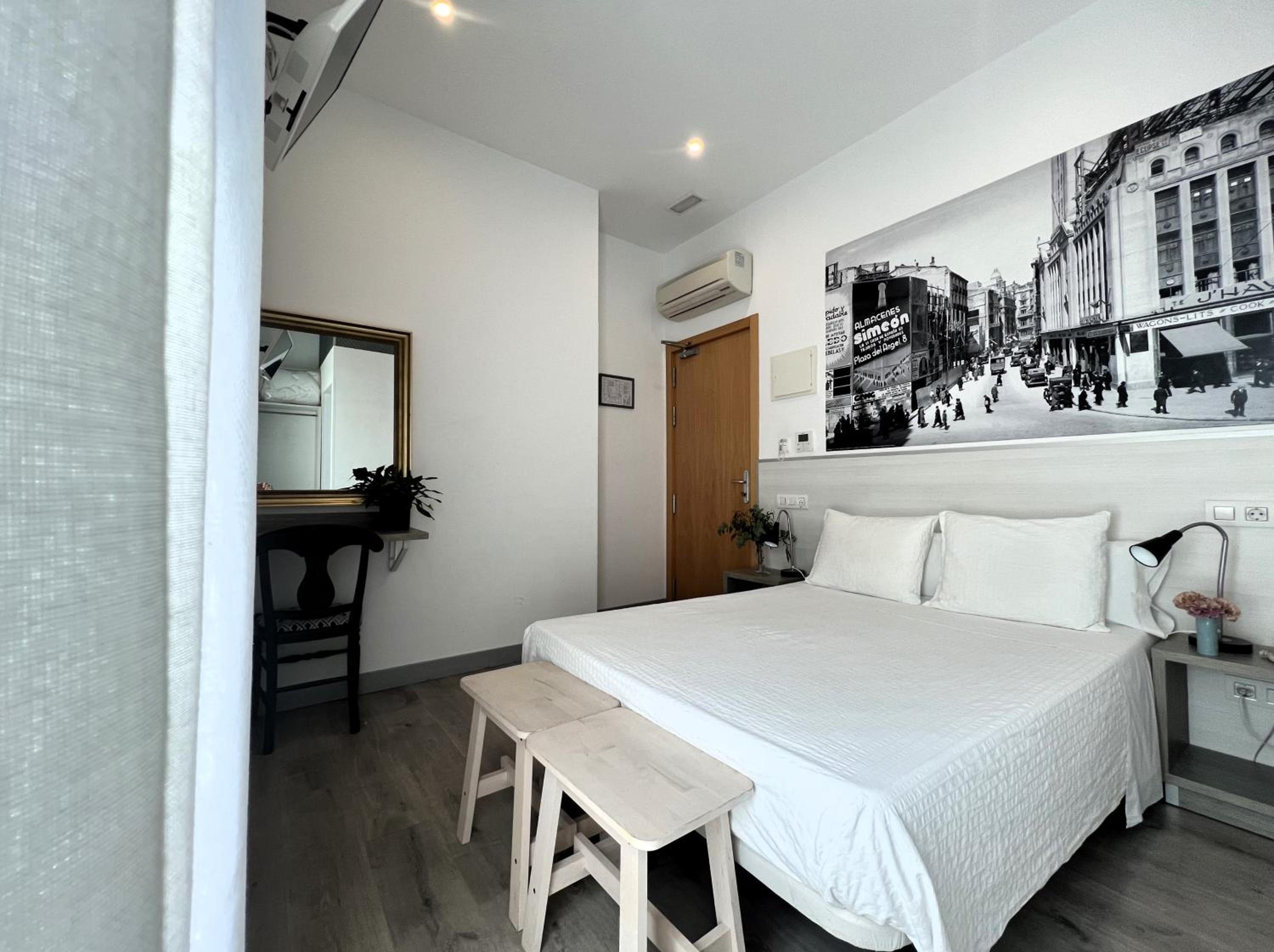 Double or Twin Room - Photo 10