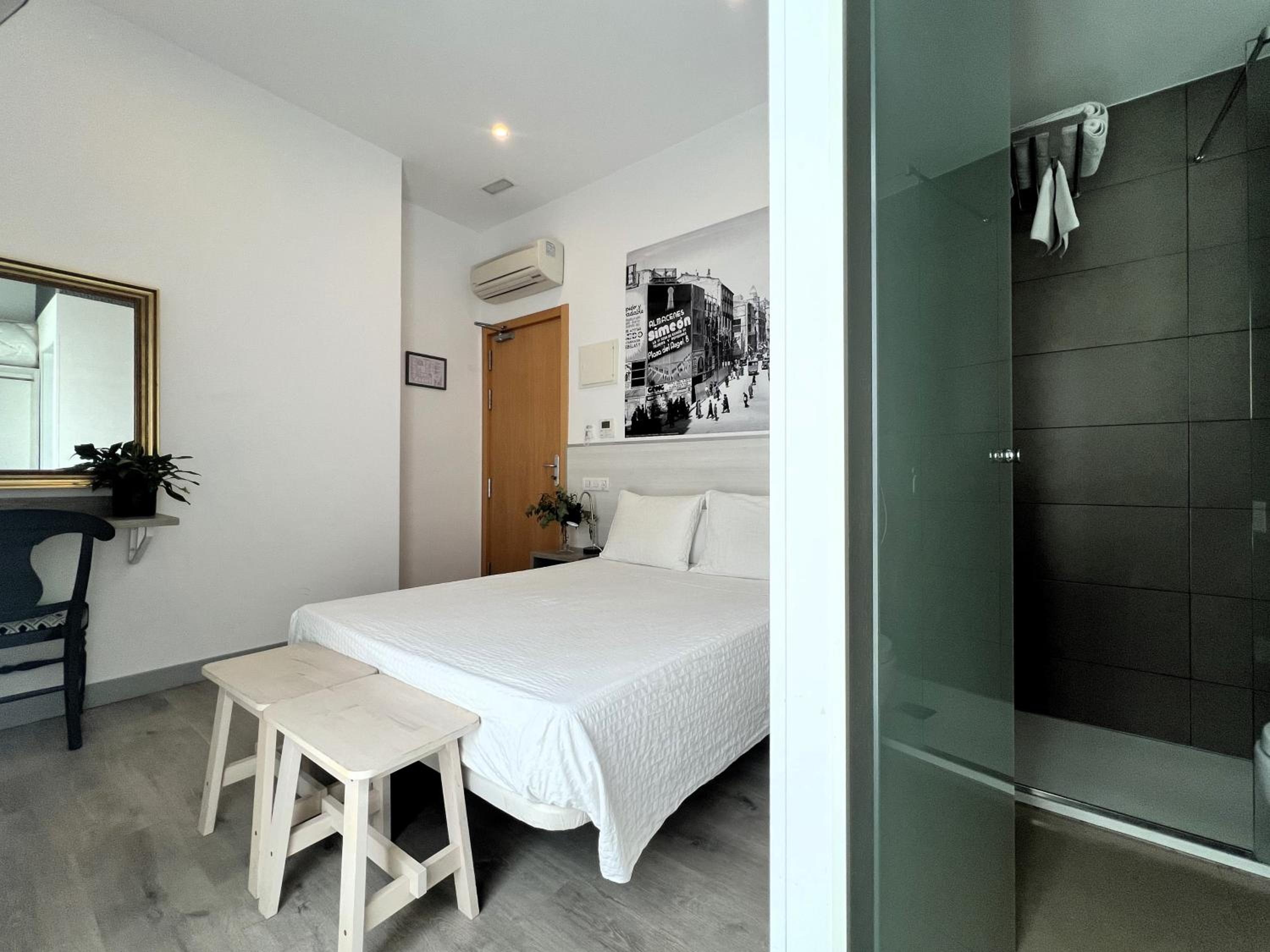 Double or Twin Room - Photo 7