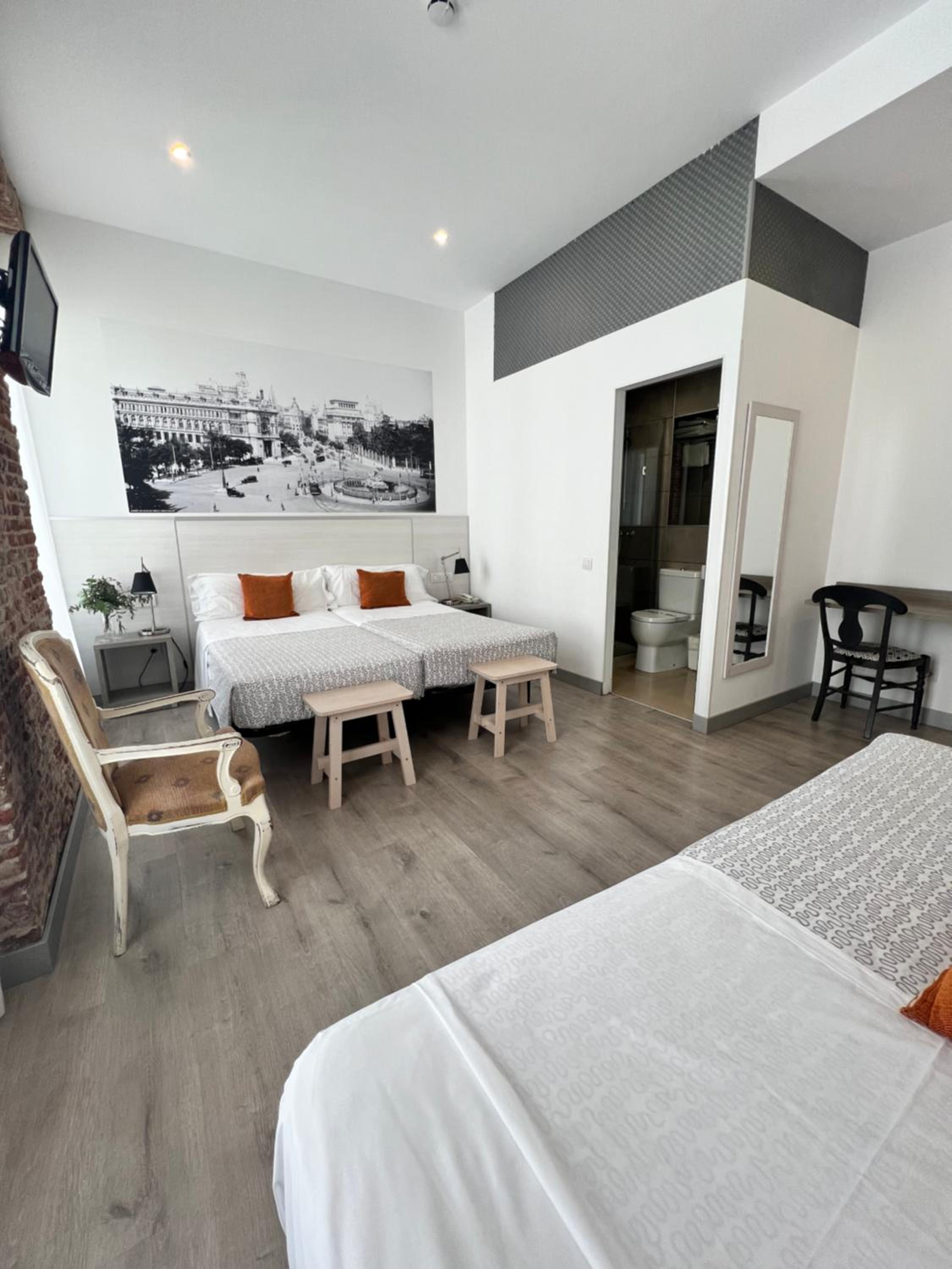 Triple Room thumbnail 6