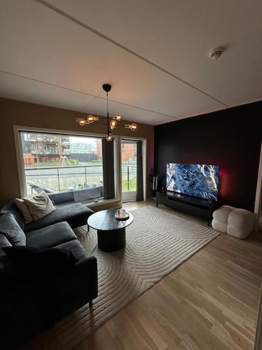 Two-Bedroom Apartment With Balcony photo 2