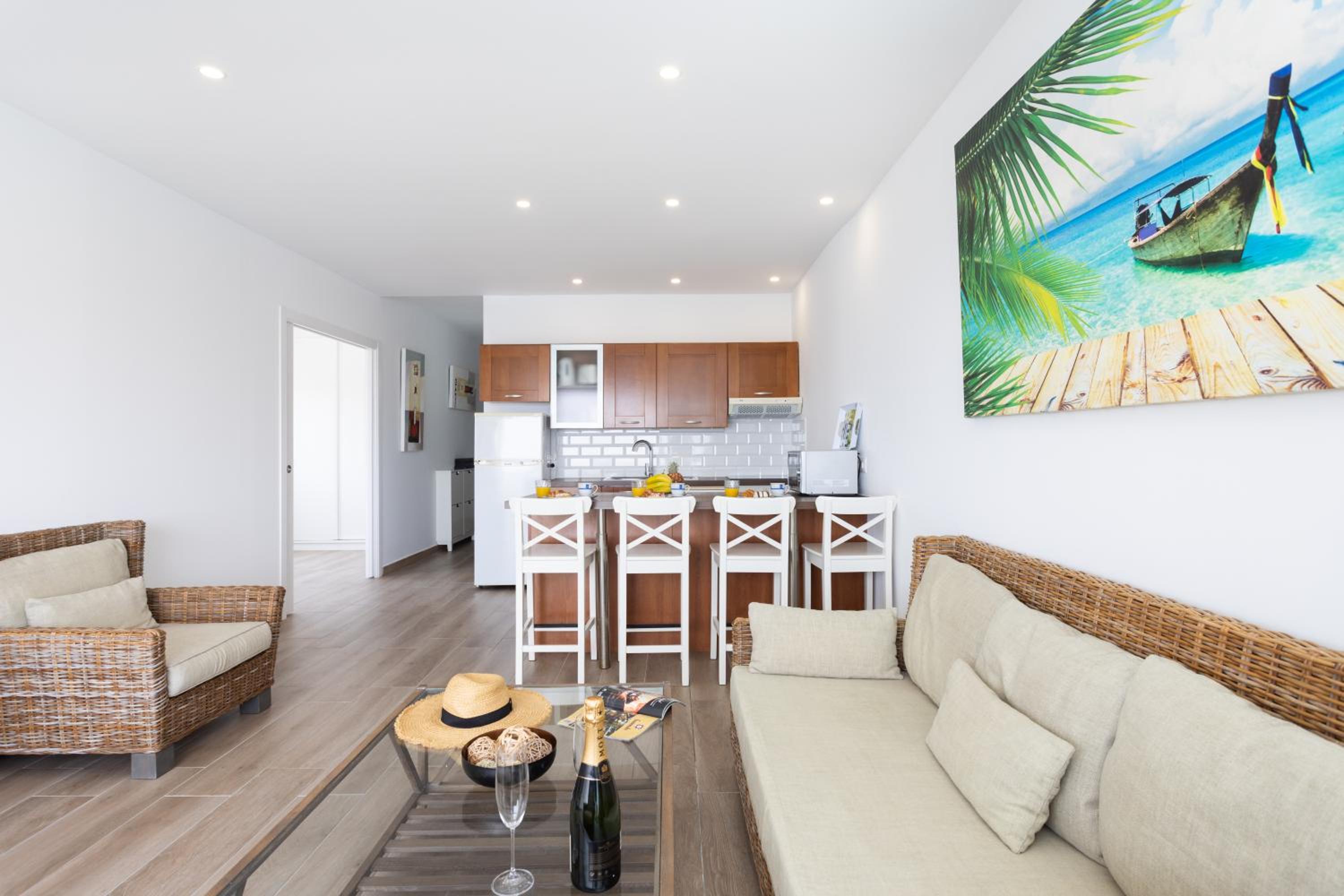 Apartment with Sea View - Photo 7