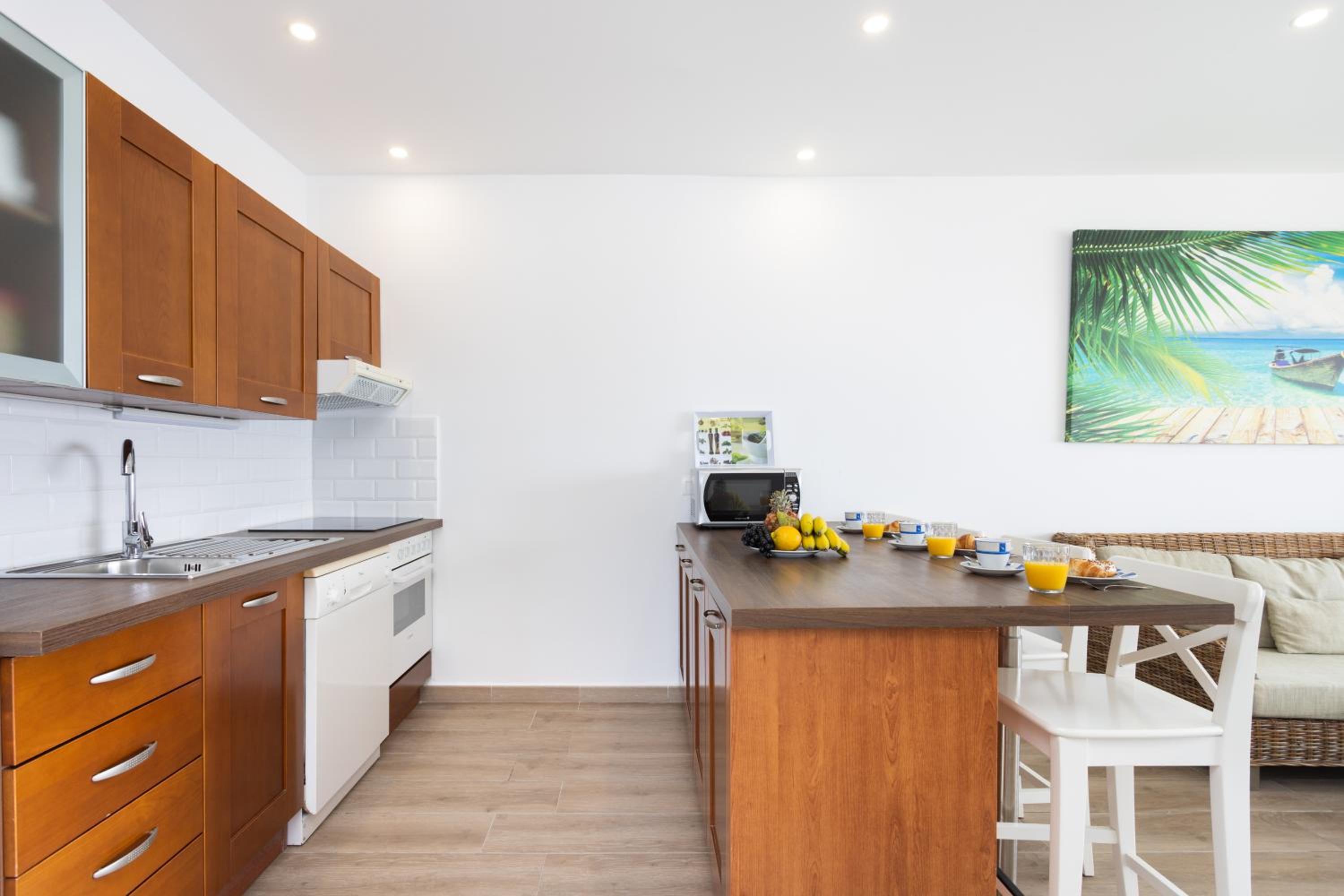 Apartment with Sea View - Photo 14